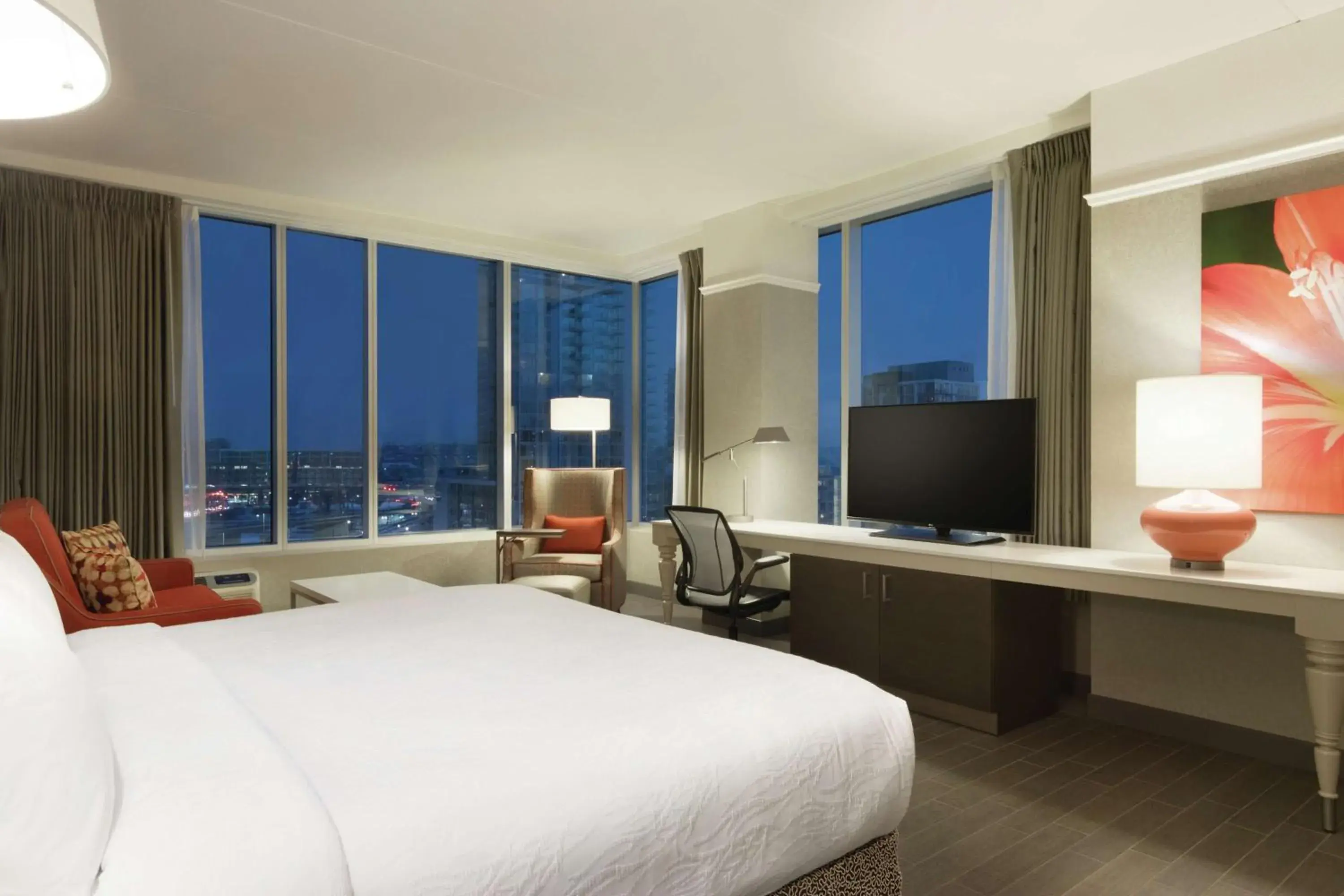 King Corner Suite with View in Hilton Garden Inn Calgary Downtown King Corner Suite with View in Hilton Garden Inn Calgary Downtown