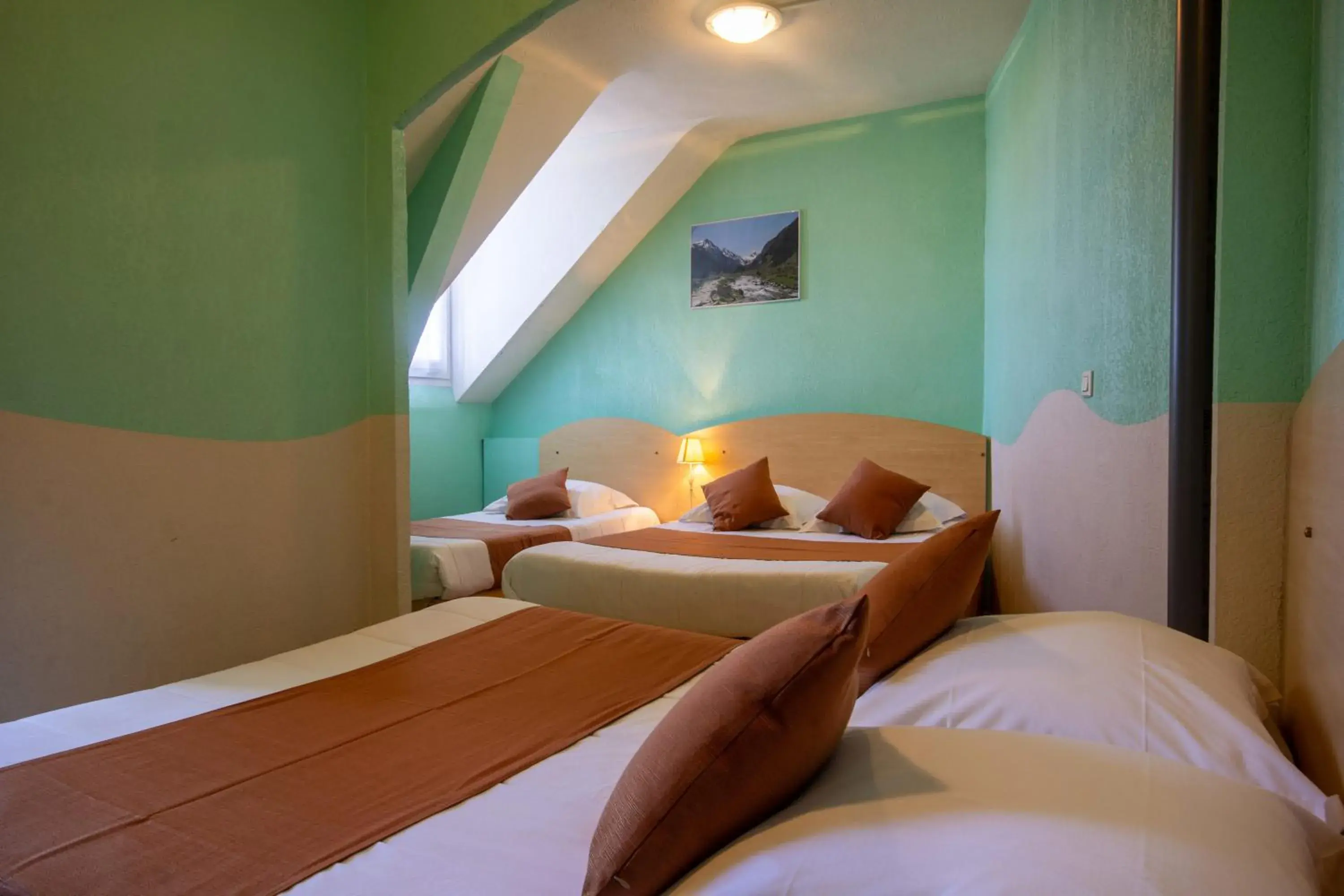 Family Room in Hotel du Commerce Family Room in Hotel du Commerce