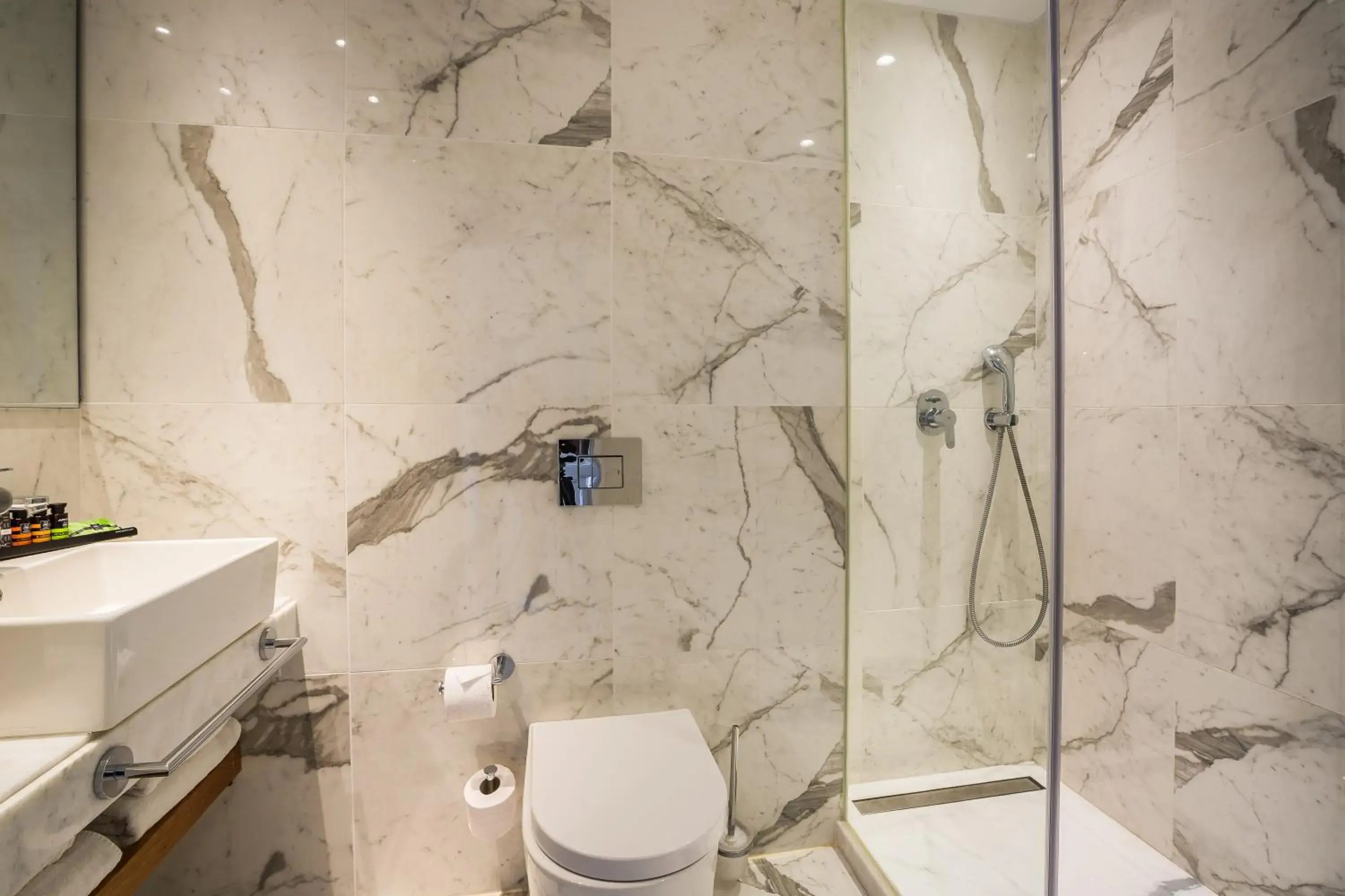 Classic Double Room (Higher Floor) in Aenos Hotel Classic Double Room (Higher Floor) in Aenos Hotel