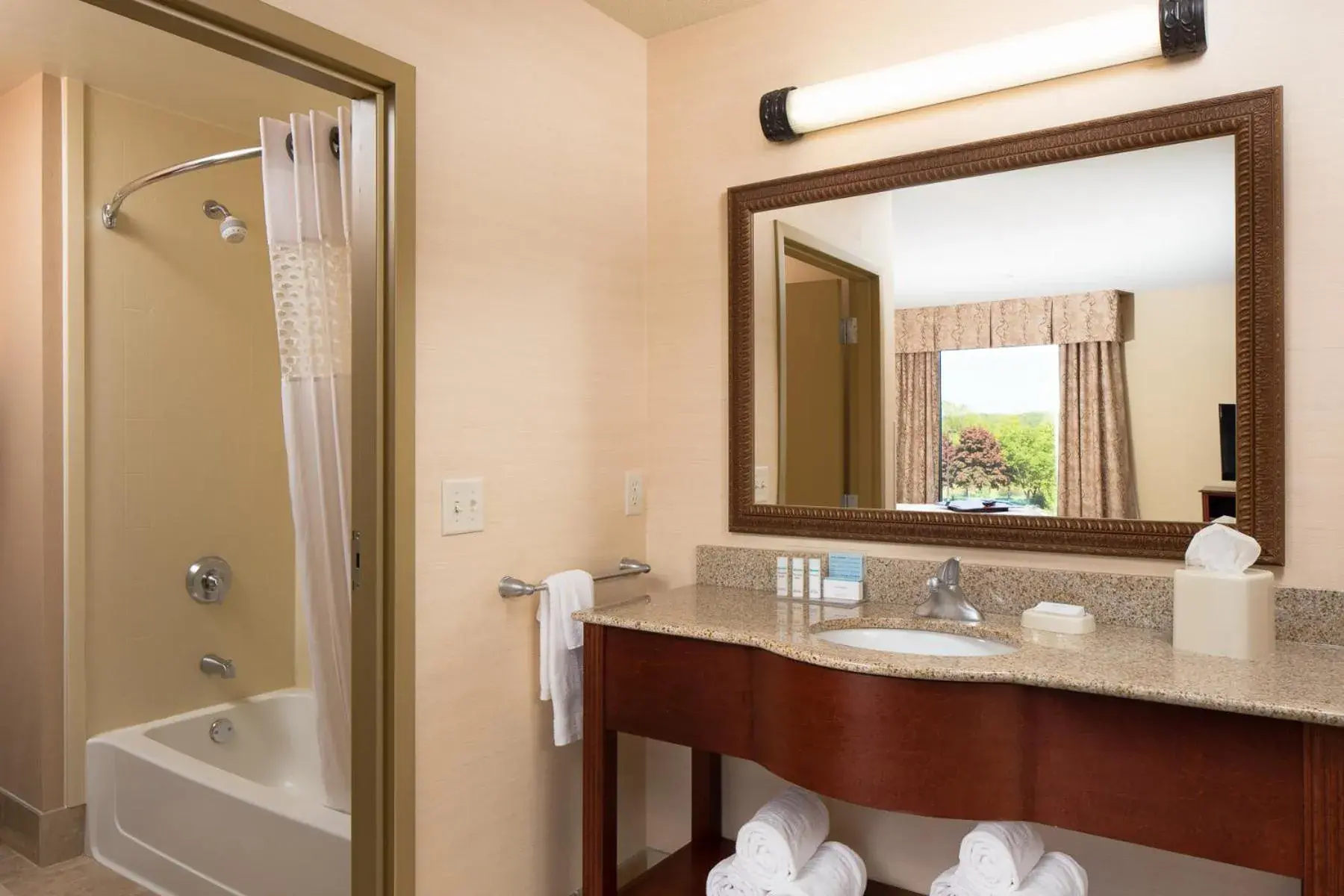 King Room with Sofa Bed and Study - Non-Smoking in Hampton Inn & Suites West Bend King Room with Sofa Bed and Study - Non-Smoking in Hampton Inn & Suites West Bend