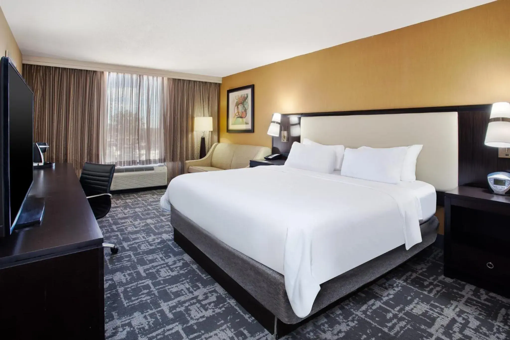 Standard King Room with Sofa Bed in Crowne Plaza Greenville by IHG Standard King Room with Sofa Bed in Crowne Plaza Greenville by IHG