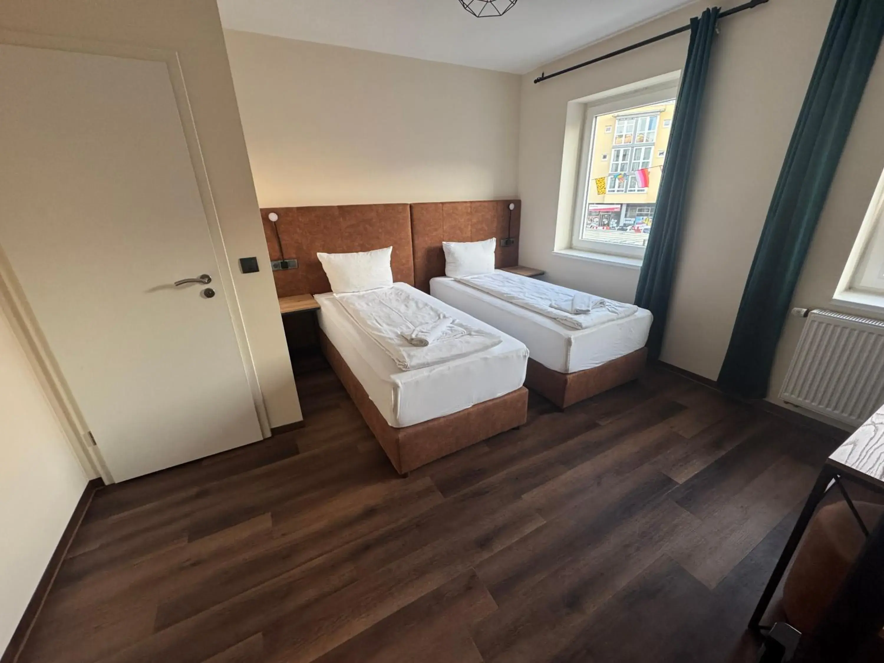 Double Room with Private Bathroom in Hotel Capitol Zentrum - 24h - Double Room with Private Bathroom in Hotel Capitol Zentrum - 24h -