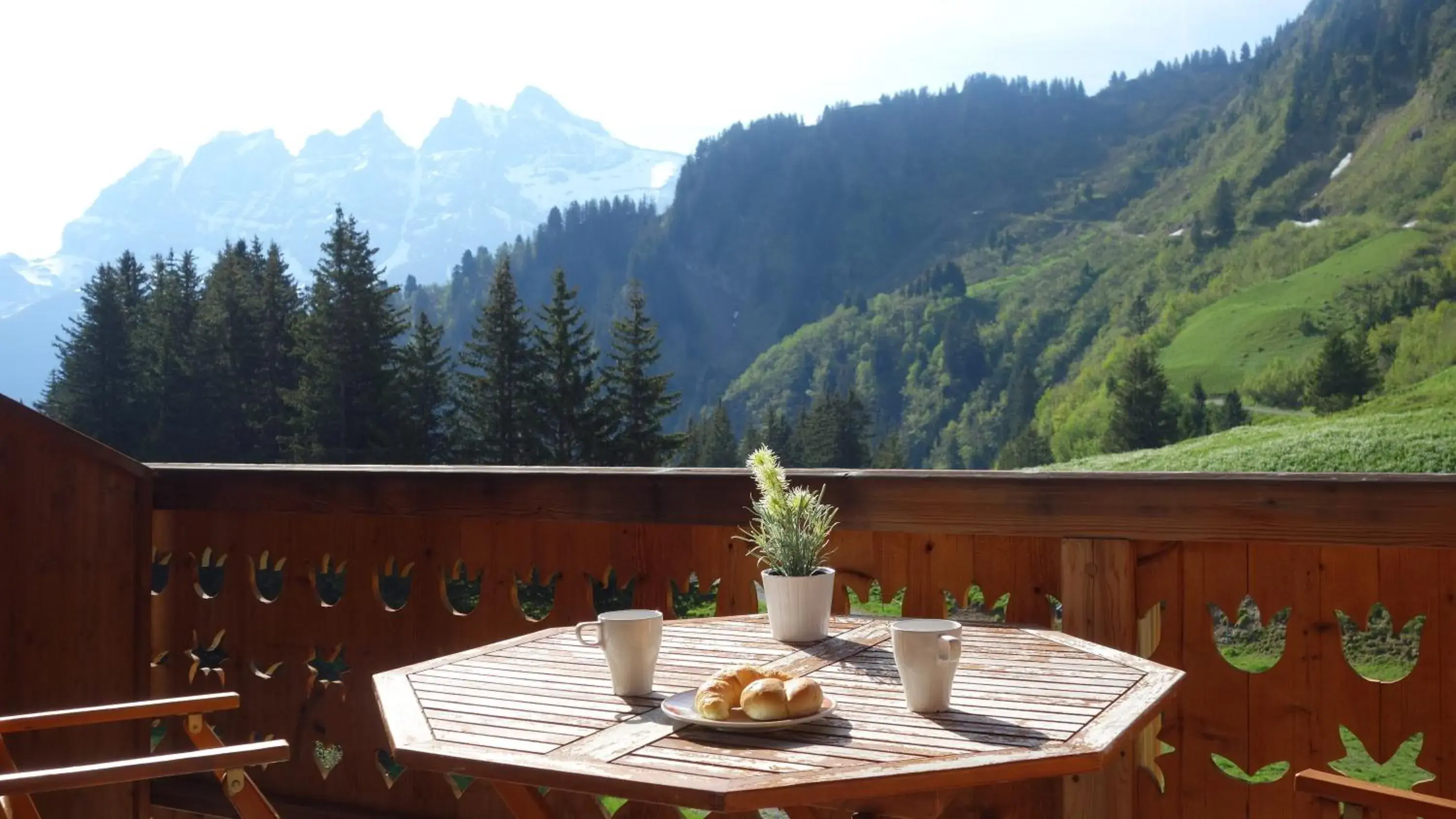 Double Room with Balcony and Mountain View in Hotel L'Etable Double Room with Balcony and Mountain View in Hotel L'Etable