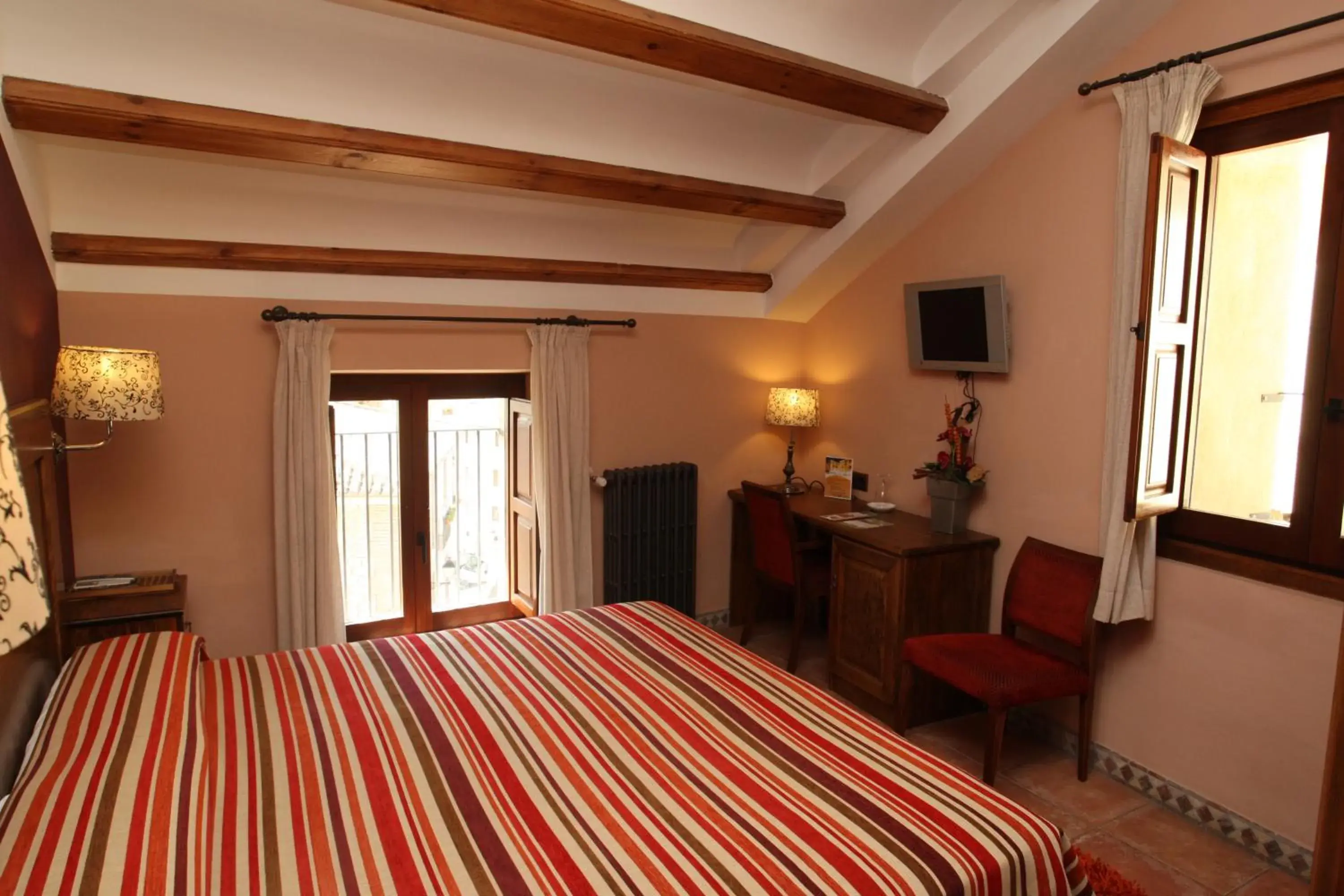 Single Room in Hotel Con Encanto La Façana Single Room in Hotel Con Encanto La Façana