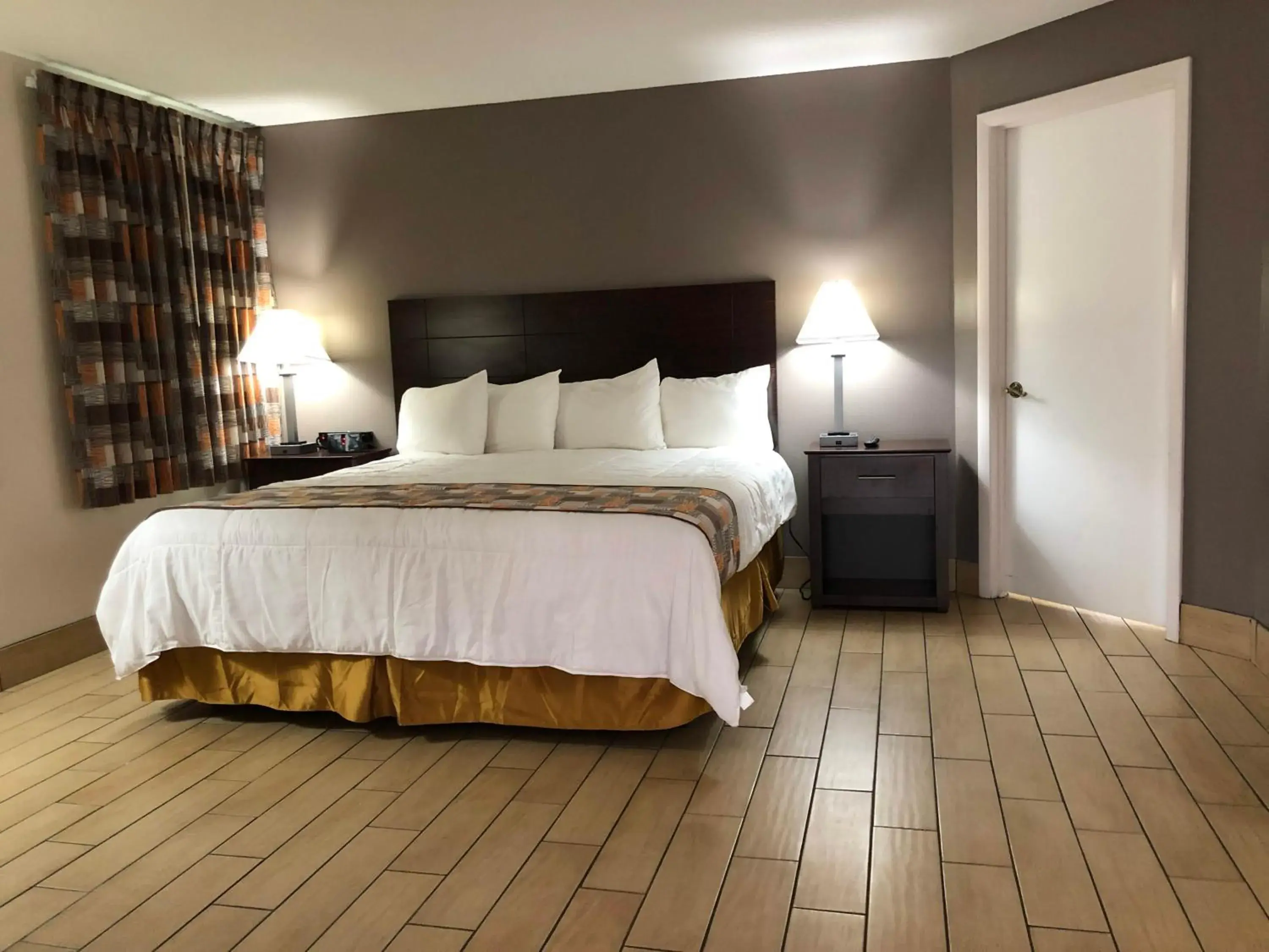 Deluxe Suite, 1 King Bed with Sofa bed in Sun Coast Inn Deluxe Suite, 1 King Bed with Sofa bed in Sun Coast Inn