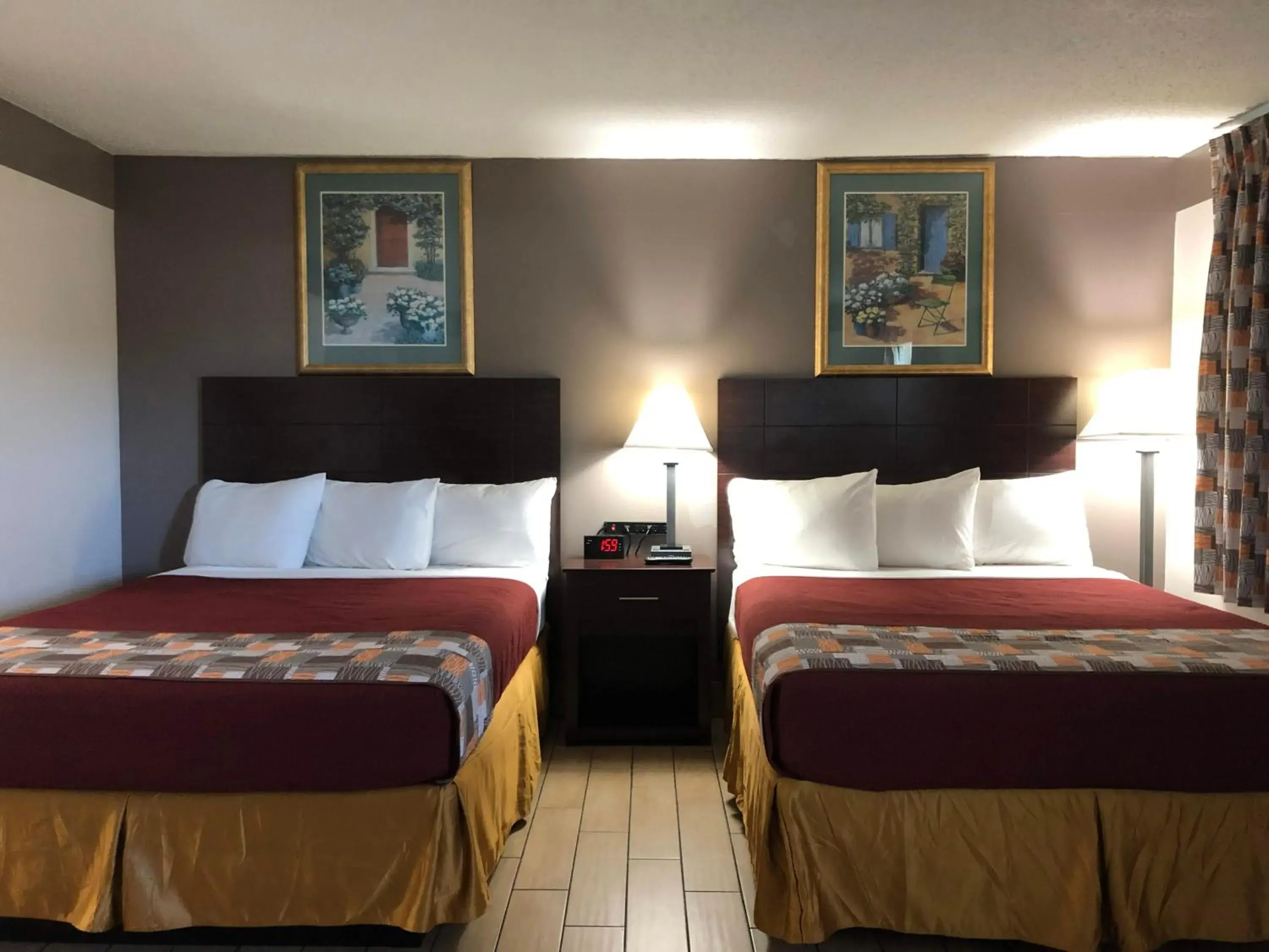 Standard Queen Room with Two Queen Beds - Pet Friendly in Sun Coast Inn Standard Queen Room with Two Queen Beds - Pet Friendly in Sun Coast Inn