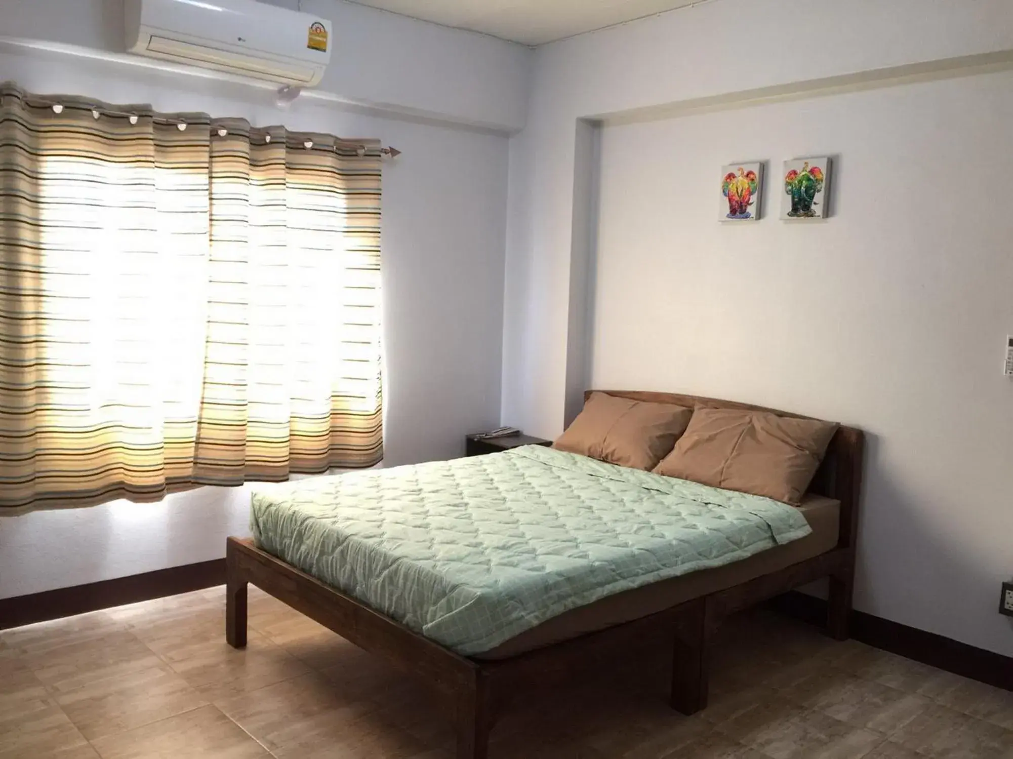 Double Room with Private Bathroom in Chiangmai HomeTeL Double Room with Private Bathroom in Chiangmai HomeTeL
