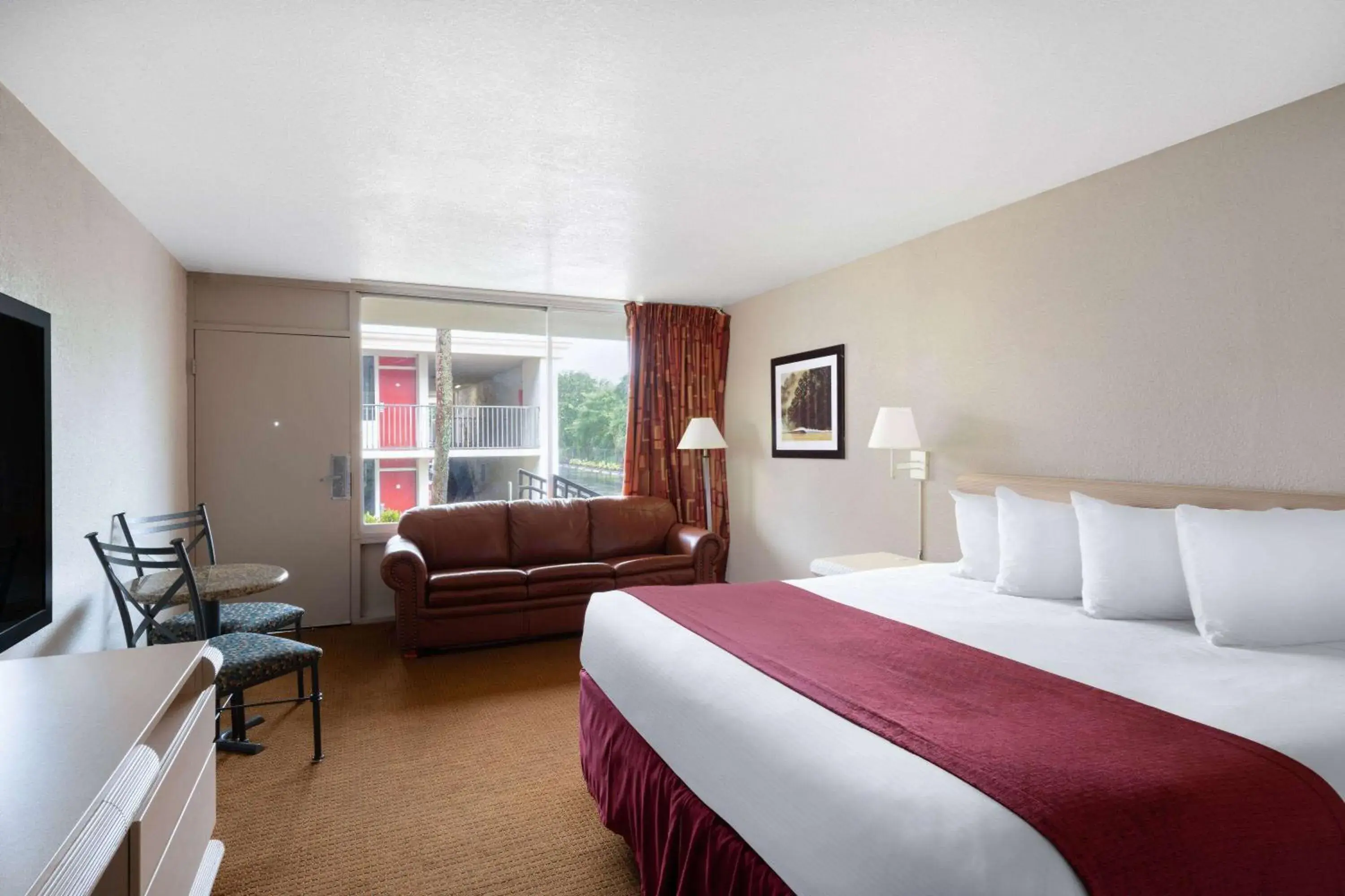 Standard King Inn Room in Ramada by Wyndham Kissimmee Gateway - Free Theme Park Shuttle Standard King Inn Room in Ramada by Wyndham Kissimmee Gateway - Free Theme Park Shuttle