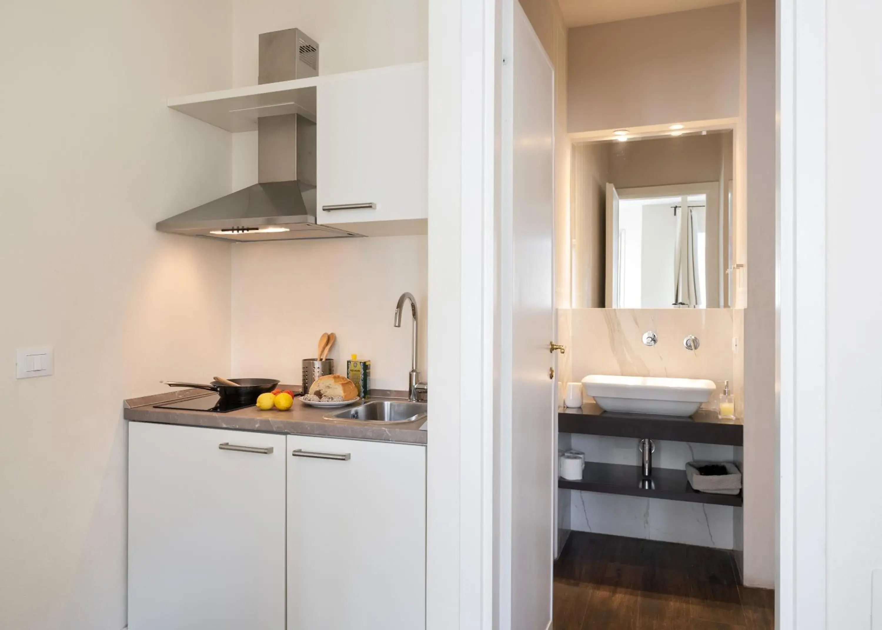 Novella Goldoni Suite-by Florence Concierge Novella Goldoni Suite-by Florence Concierge