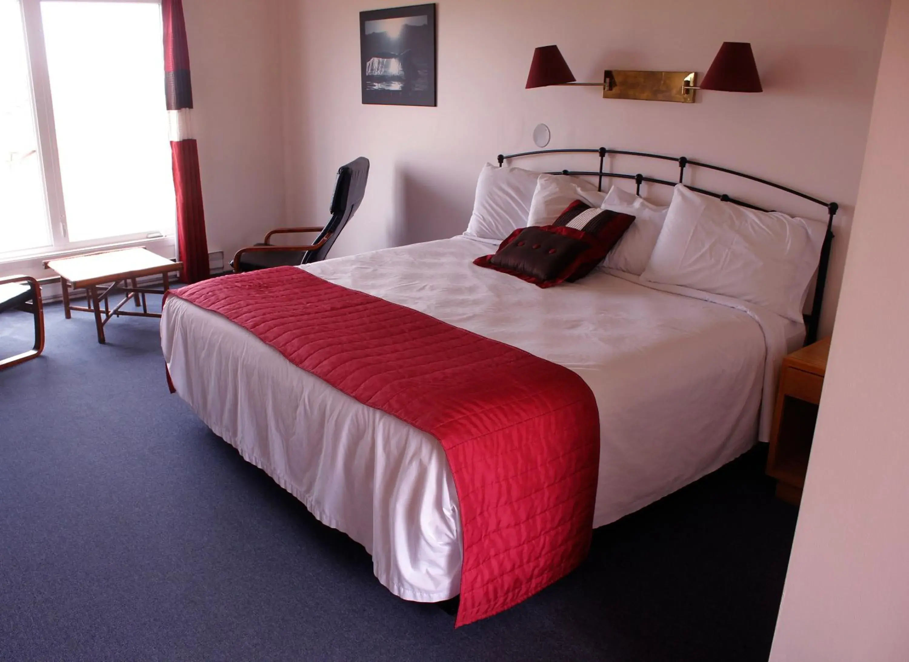 Superior King Room in Brier Island Lodge Superior King Room in Brier Island Lodge