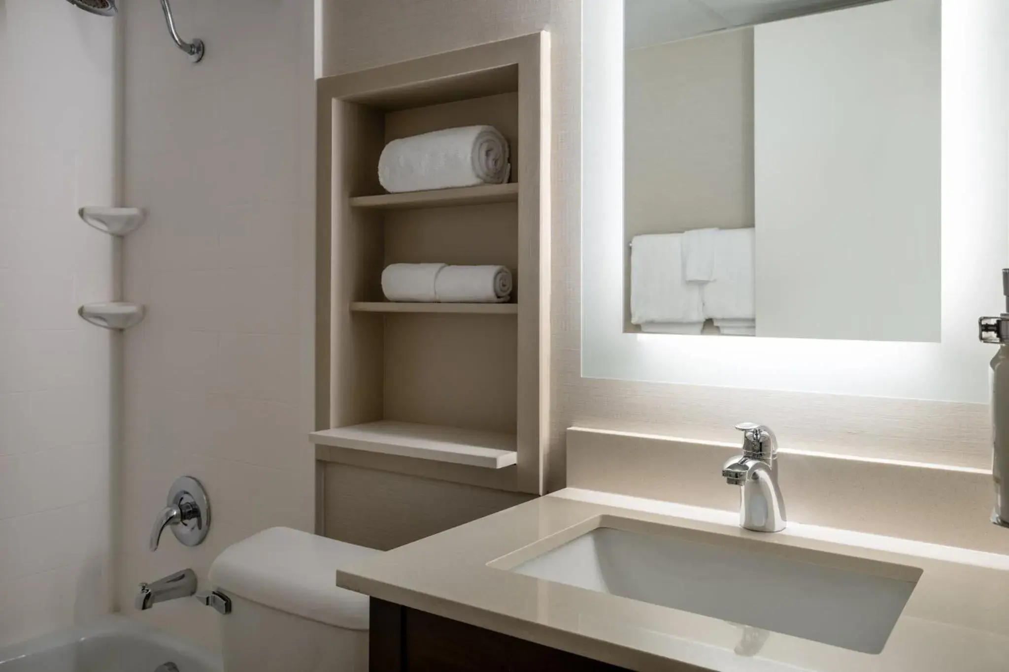 Standard Room with Two Queen Beds in Holiday Inn Sioux Falls-City Center by IHG Standard Room with Two Queen Beds in Holiday Inn Sioux Falls-City Center by IHG