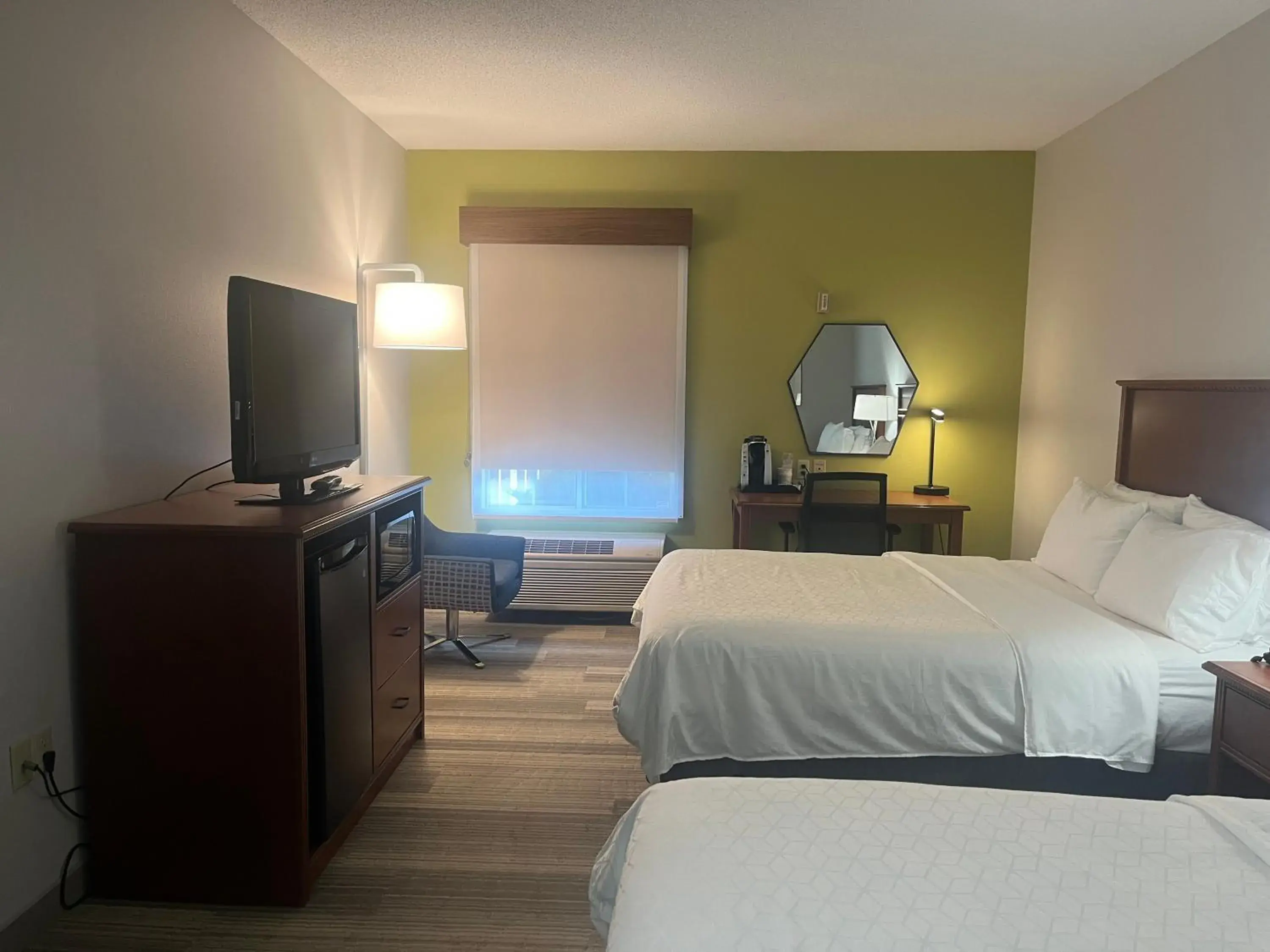 Standard Room with Two Queen Beds in Holiday Inn Express Hotel & Suites Sioux Falls At Empire Mall by IHG Standard Room with Two Queen Beds in Holiday Inn Express Hotel & Suites Sioux Falls At Empire Mall by IHG