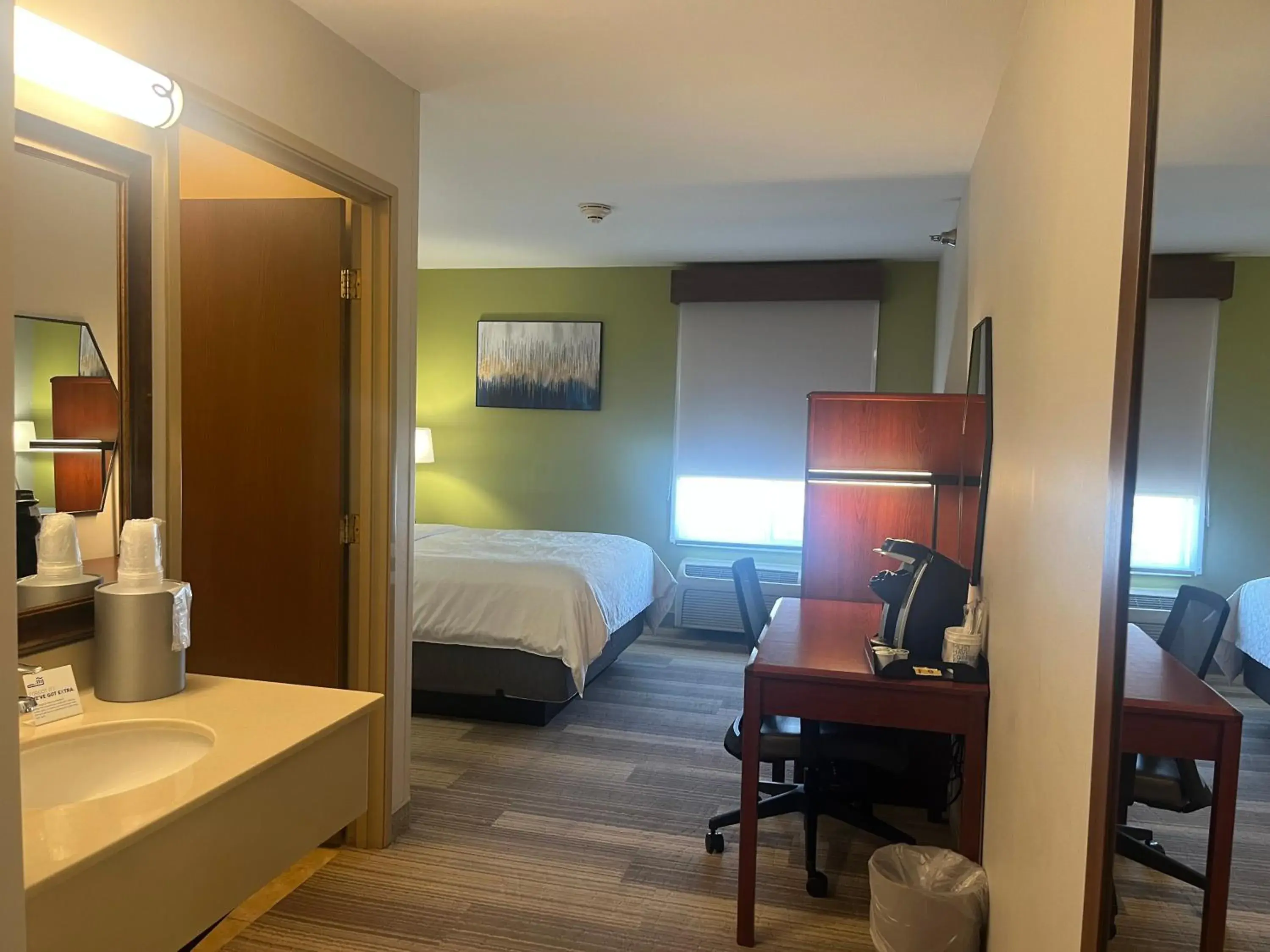 Standard Queen Room in Holiday Inn Express Hotel & Suites Sioux Falls At Empire Mall by IHG Standard Queen Room in Holiday Inn Express Hotel & Suites Sioux Falls At Empire Mall by IHG