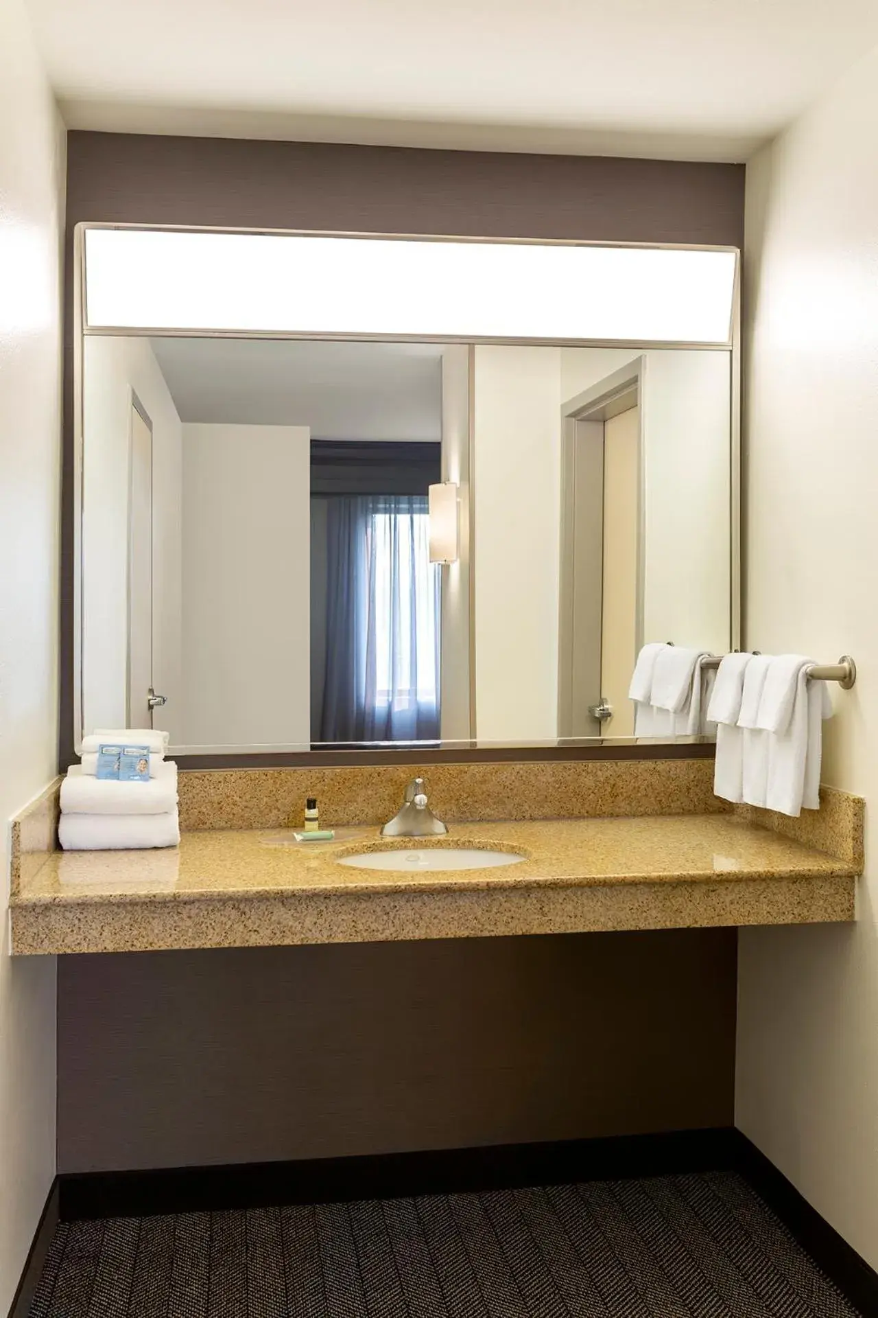 1 Bedroom 2 room Suite, 1 King, Sofa bed in Courtyard by Marriott Madison West / Middleton 1 Bedroom 2 room Suite, 1 King, Sofa bed in Courtyard by Marriott Madison West / Middleton