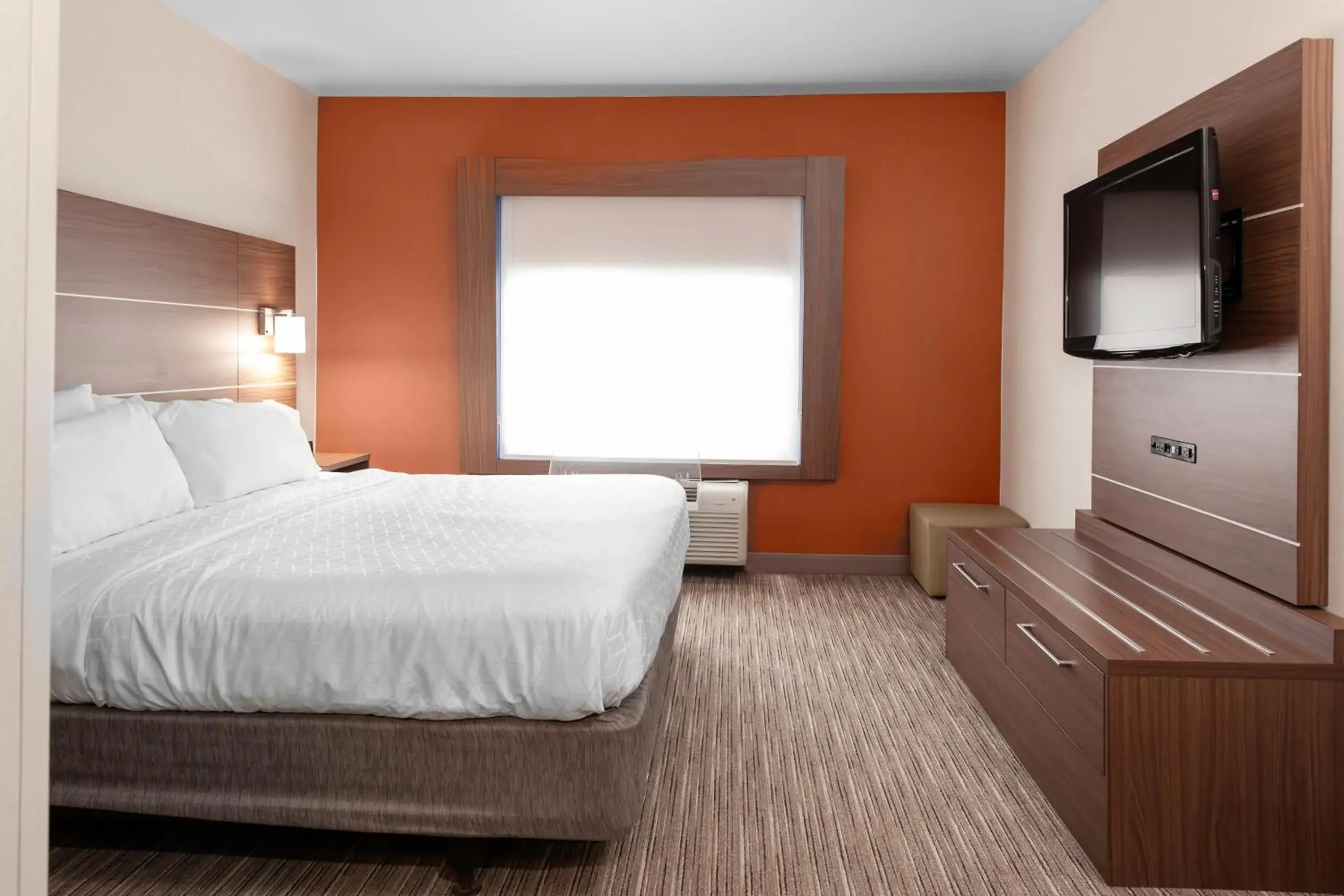King Suite with Sofa Bed in Holiday Inn Express Hotel & Suites Coeur D'Alene I-90 Exit 11 by IHG King Suite with Sofa Bed in Holiday Inn Express Hotel & Suites Coeur D'Alene I-90 Exit 11 by IHG