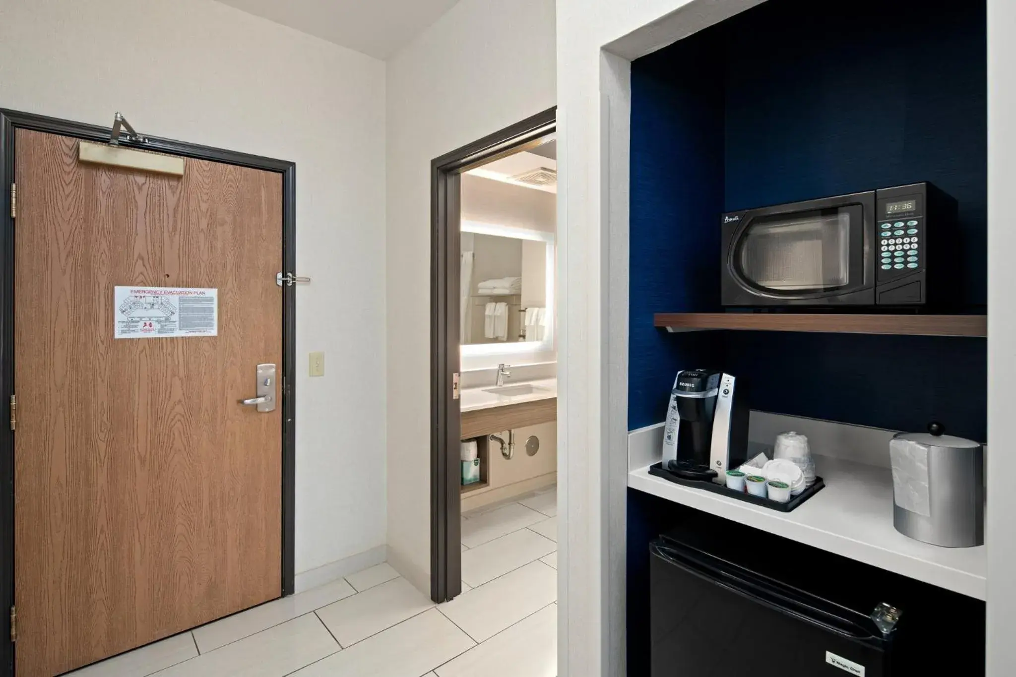 Standard Queen Room with Two Queen Beds and Balcony in Holiday Inn Express Hotel & Suites Coeur D'Alene I-90 Exit 11 by IHG Standard Queen Room with Two Queen Beds and Balcony in Holiday Inn Express Hotel & Suites Coeur D'Alene I-90 Exit 11 by IHG