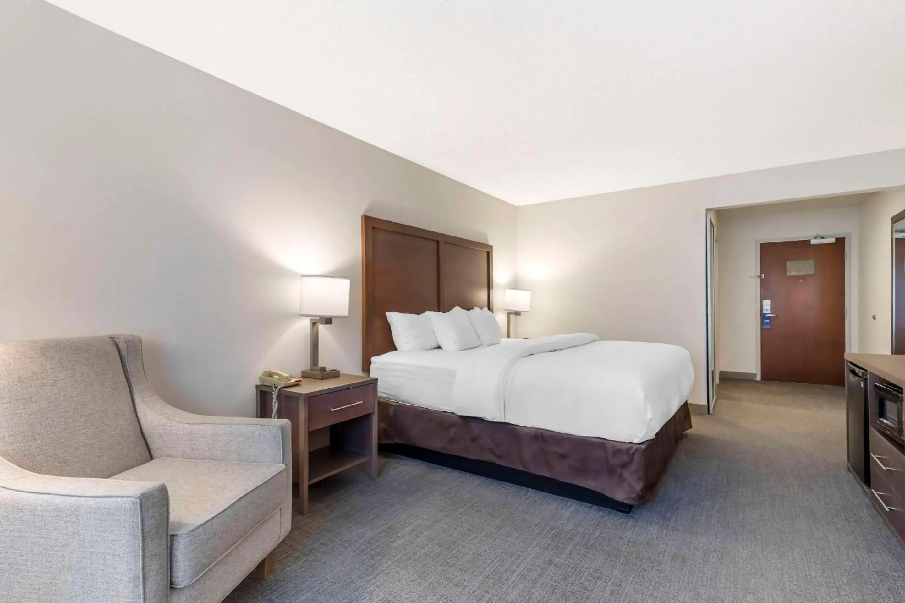 King Room with Tub - Accessible/Non Smoking in Comfort Inn & Suites Chestertown King Room with Tub - Accessible/Non Smoking in Comfort Inn & Suites Chestertown