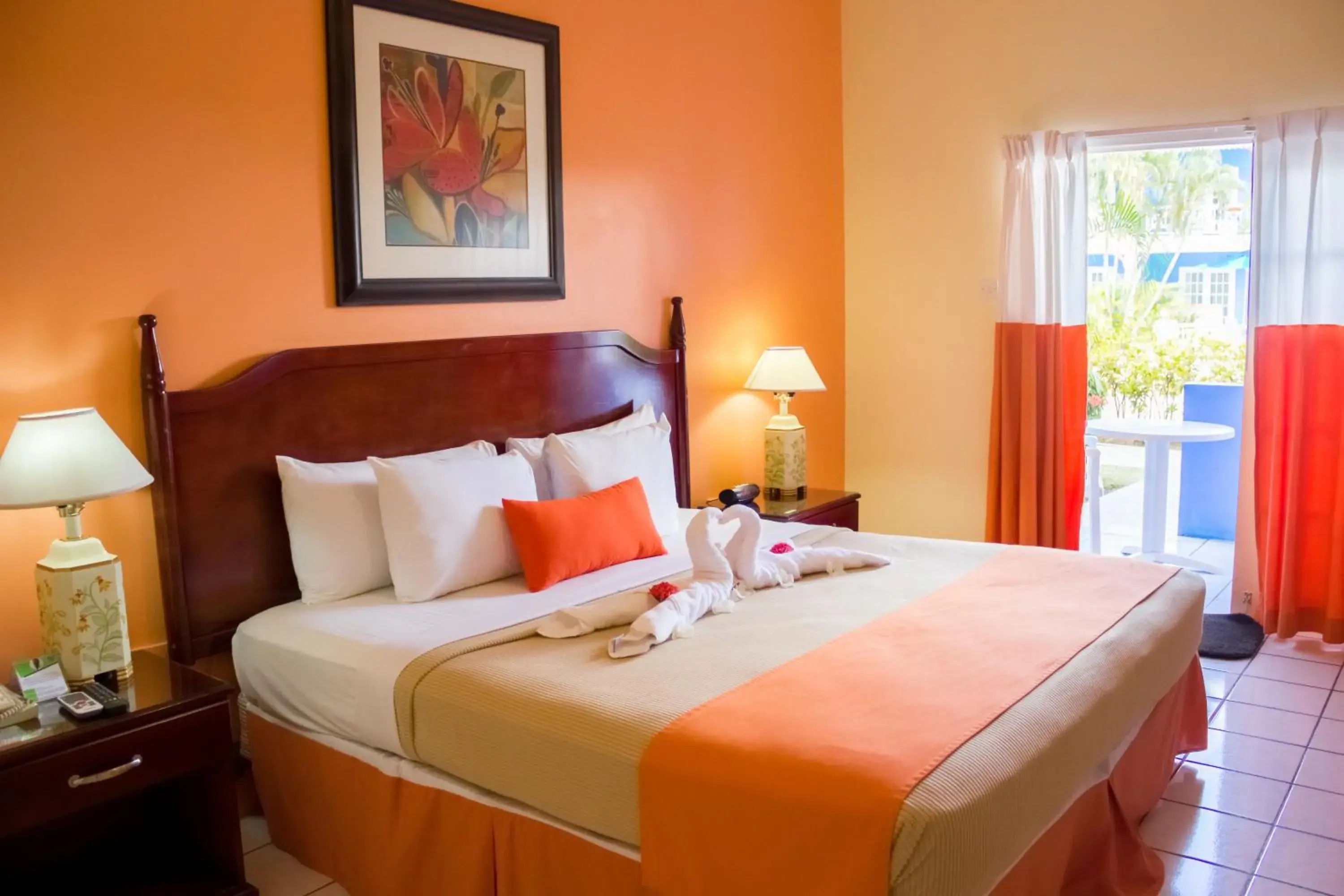 Superior Room King in Bay Gardens Inn Superior Room King in Bay Gardens Inn