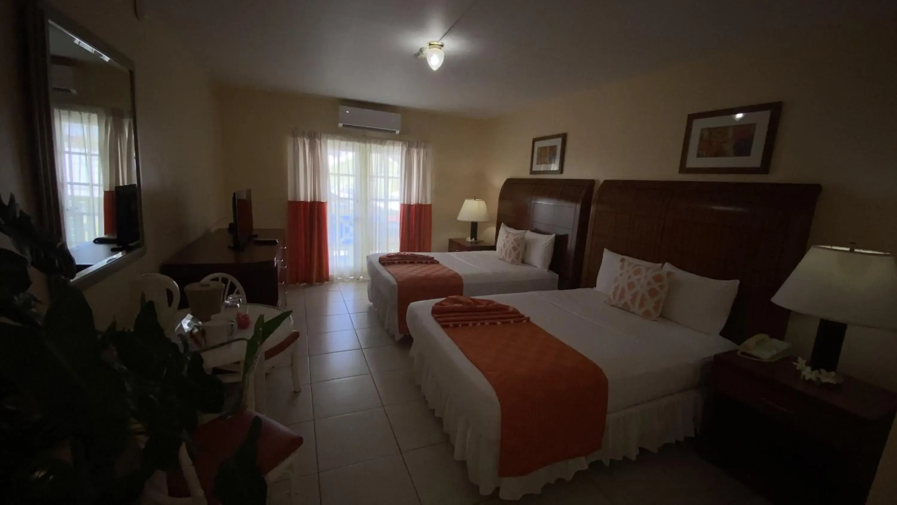 Standard Room Double in Bay Gardens Inn Standard Room Double in Bay Gardens Inn