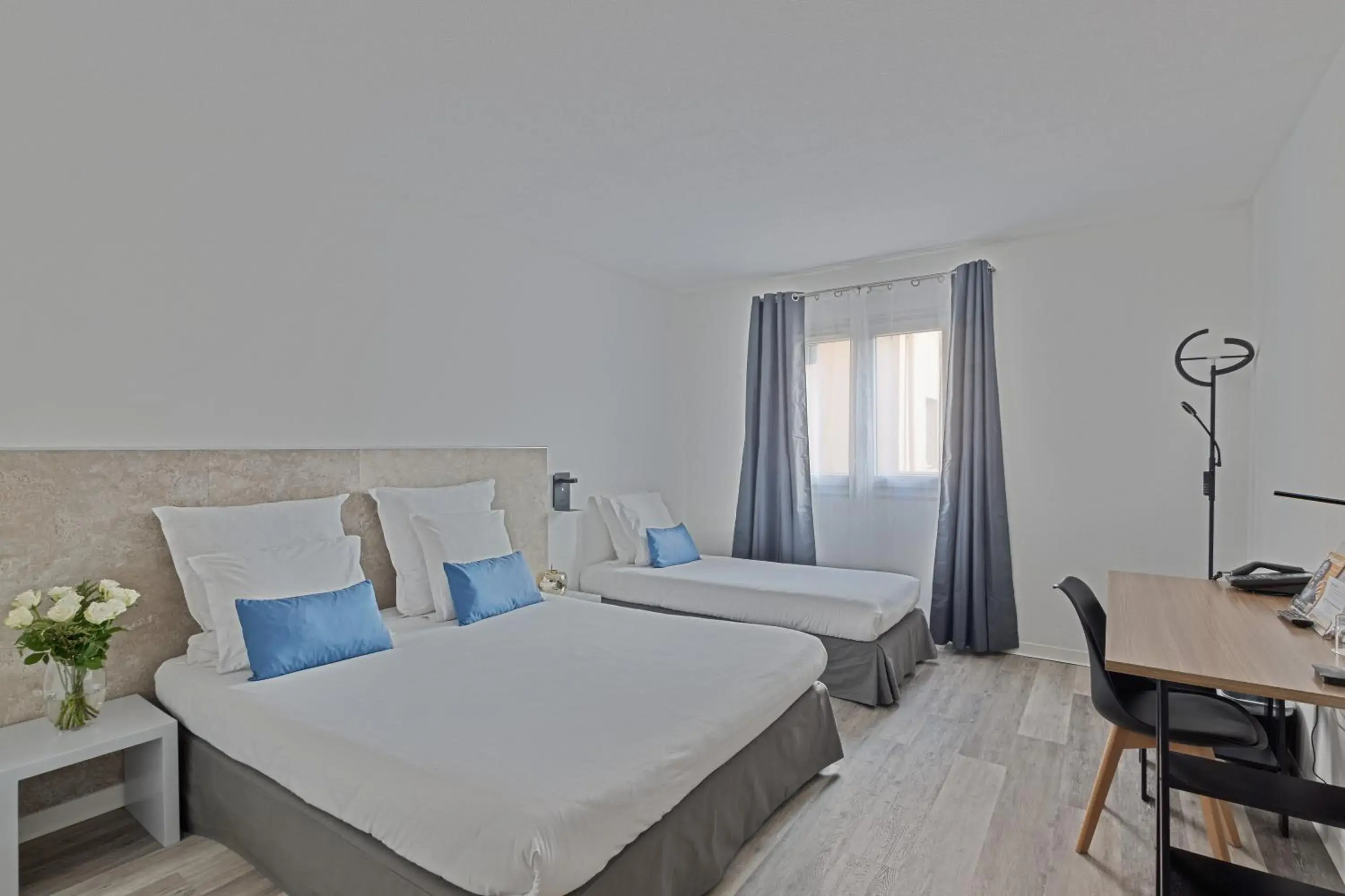 Standard Triple Room in Hôtel Provence Standard Triple Room in Hôtel Provence