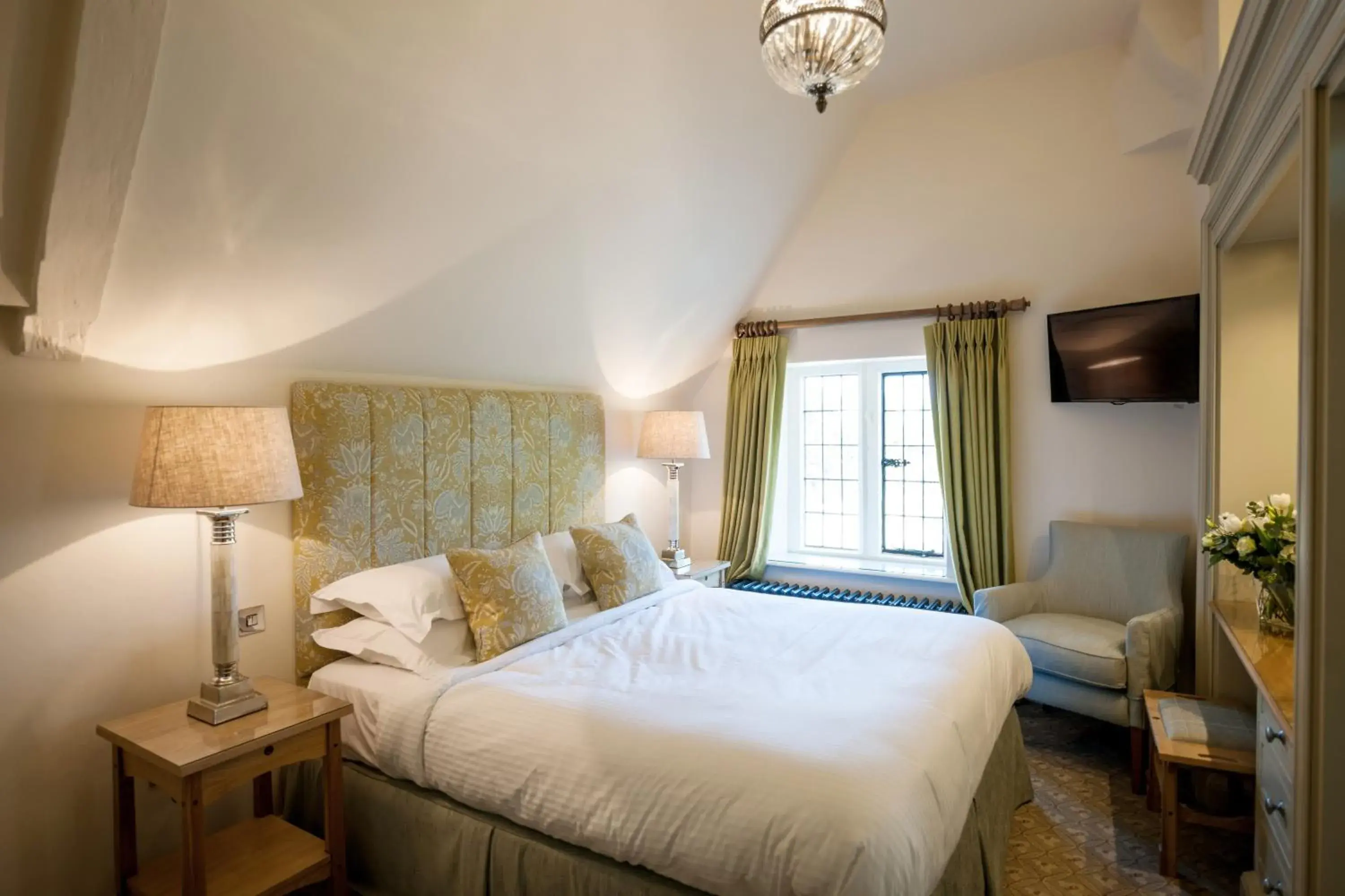 Classic Double Room in Buckland Manor - A Relais & Chateaux Hotel Classic Double Room in Buckland Manor - A Relais & Chateaux Hotel