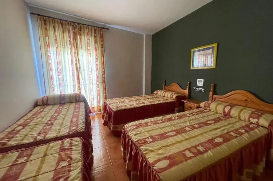 Standard Quadruple Room in Quéntar Hotel Rural Standard Quadruple Room in Quéntar Hotel Rural