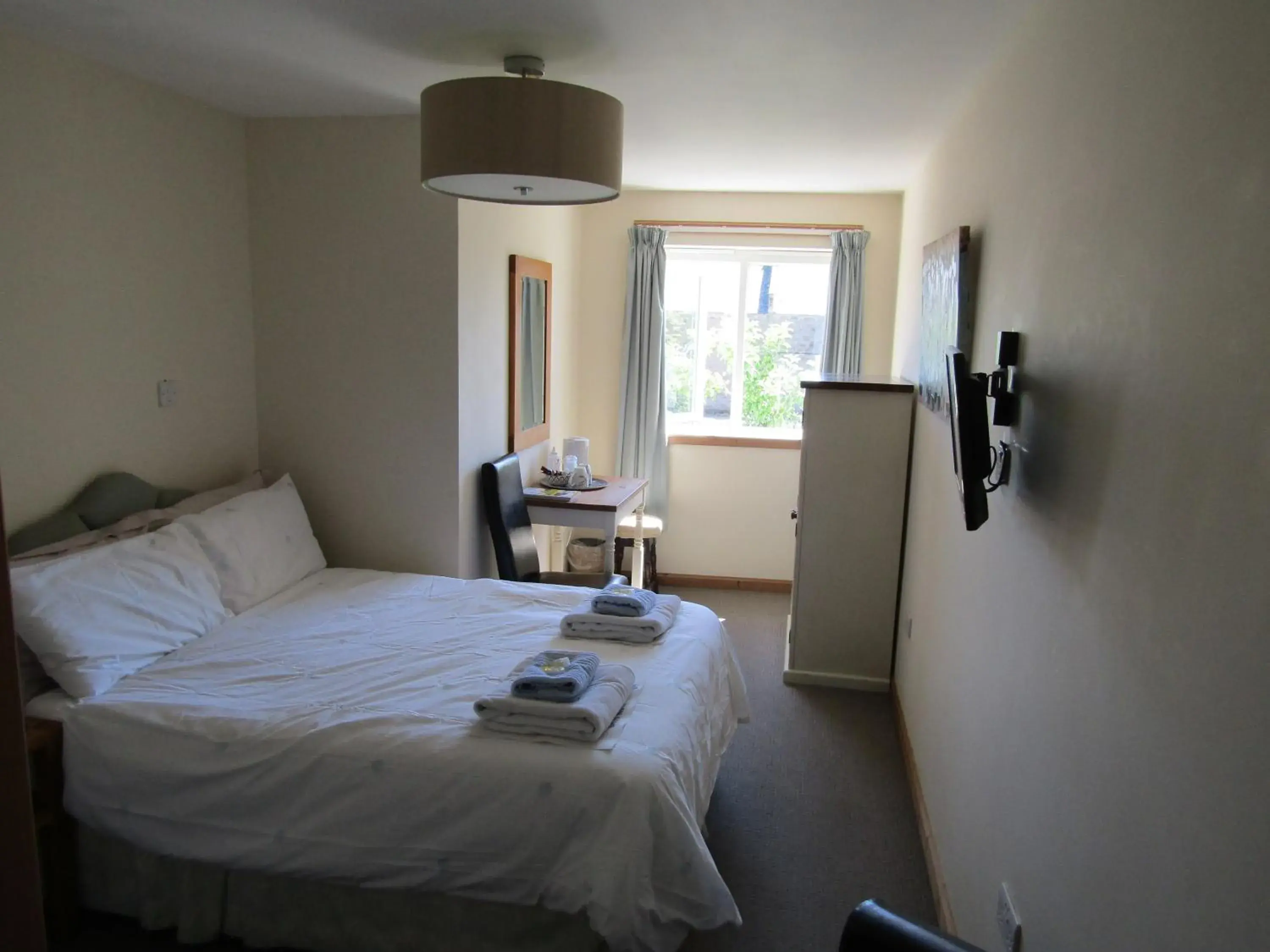 Standard Double Room in The Crown Hotel Standard Double Room in The Crown Hotel