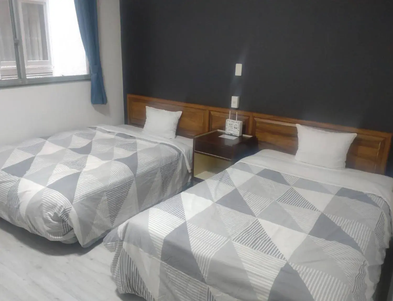 Standard Twin Room in Sunrise Hotel Okinawa-どこか懐かしいレトロな雰囲気の宿 Standard Twin Room in Sunrise Hotel Okinawa-どこか懐かしいレトロな雰囲気の宿