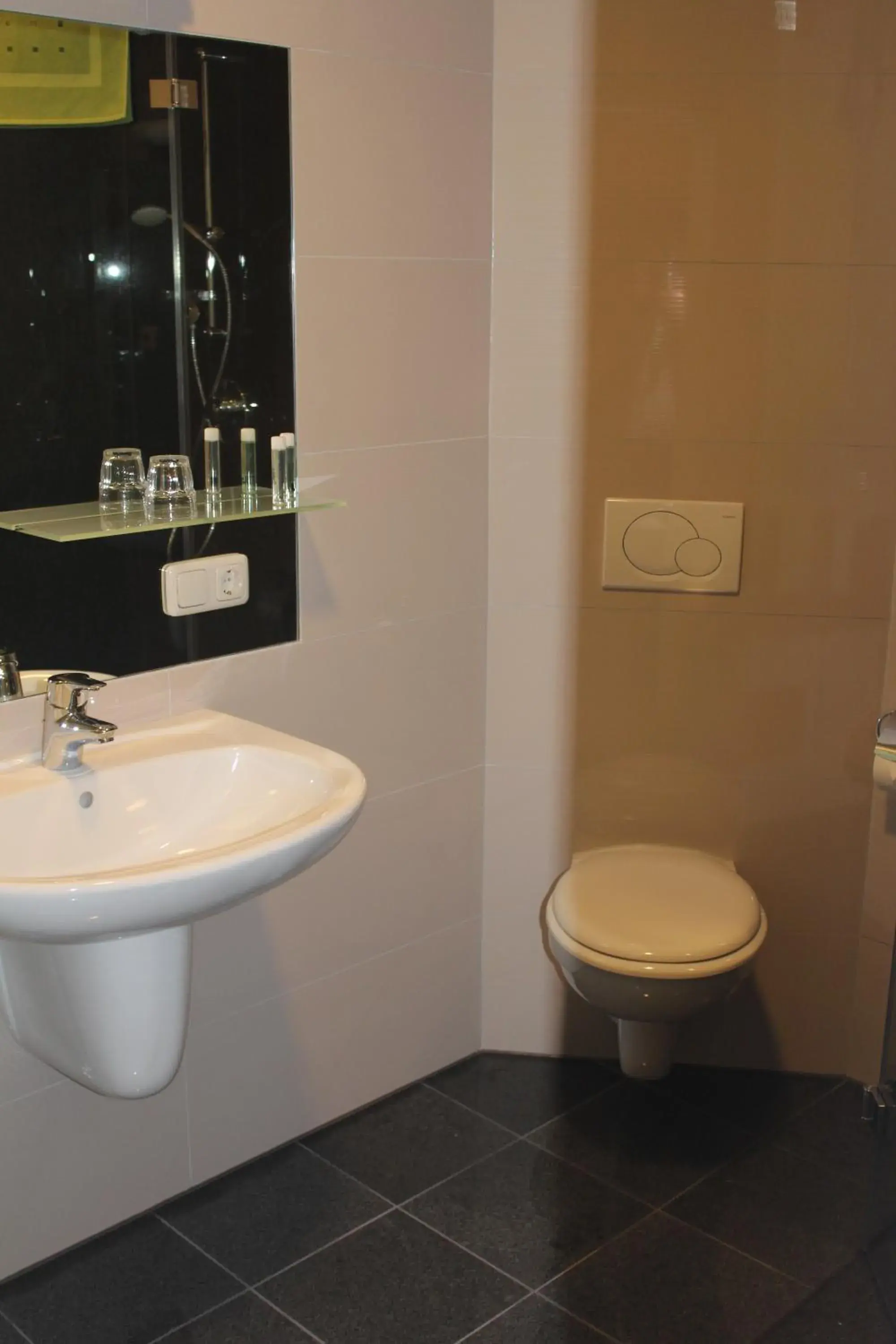 Deluxe Single Room - single occupancy in Helmers Gästehaus Deluxe Single Room - single occupancy in Helmers Gästehaus