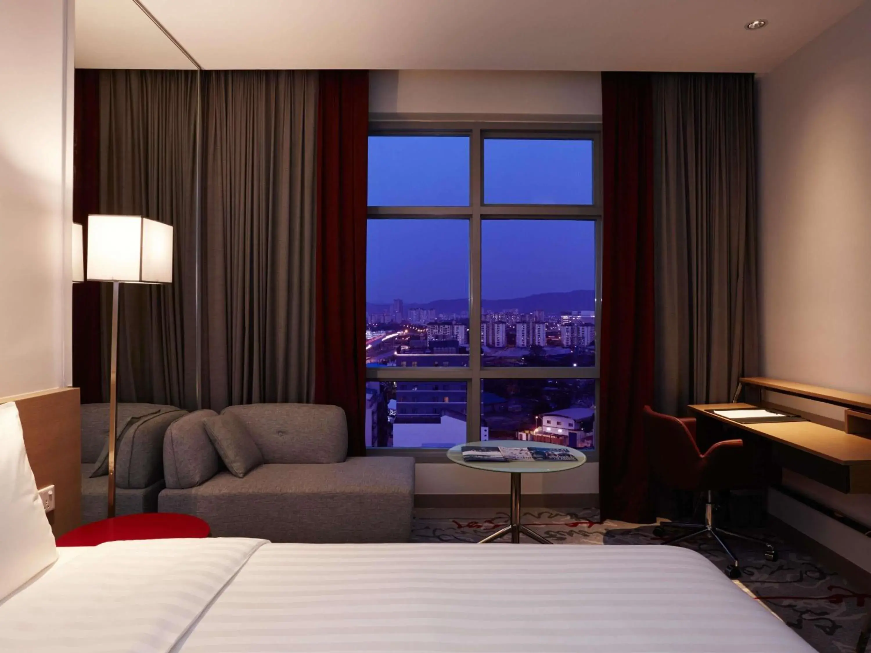 Privilege Room - 1 queen bed in Mercure Kuala Lumpur Shaw Parade Privilege Room - 1 queen bed in Mercure Kuala Lumpur Shaw Parade