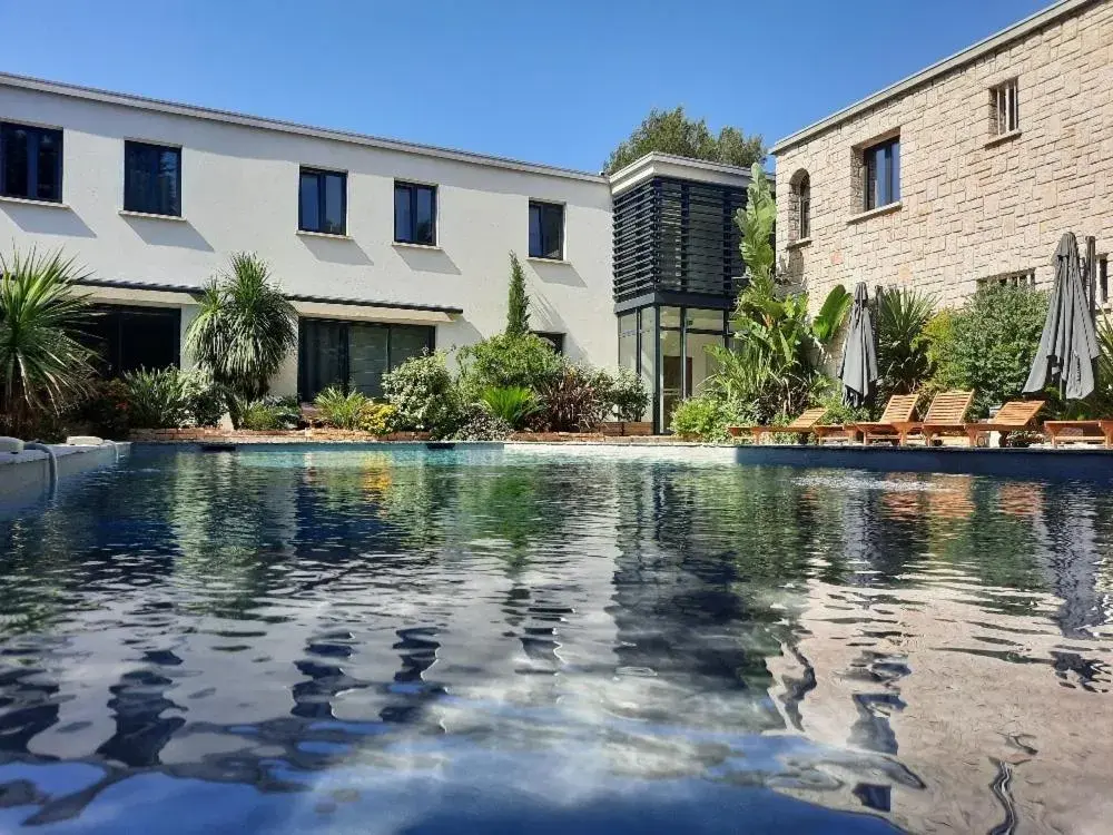 HPC Suites - Parking Gratuit & Piscine Chauffée en saison HPC Suites - Parking Gratuit & Piscine Chauffée en saison