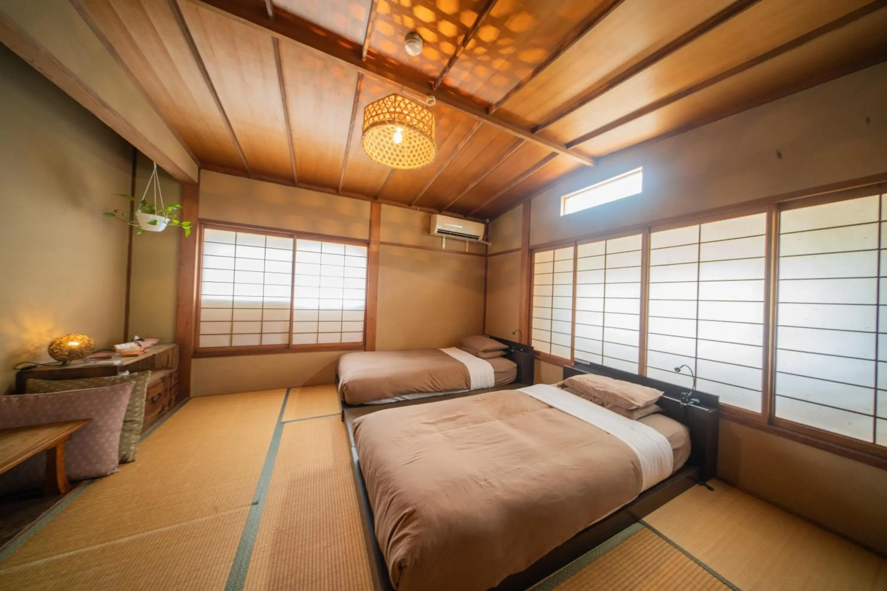 Large Double or Twin Room with Shared Bathroom - single occupancy in AIBIYA Large Double or Twin Room with Shared Bathroom - single occupancy in AIBIYA