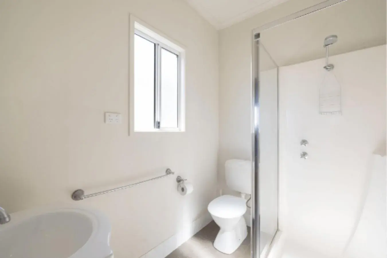 Two-Bedroom Cabin - Pet Friendly in The Sundowner Cabin & Tourist Park Two-Bedroom Cabin - Pet Friendly in The Sundowner Cabin & Tourist Park