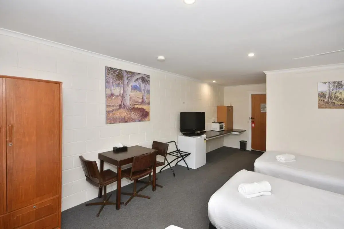 Triple Room in Inglewood Motel and Caravan Park Victoria Triple Room in Inglewood Motel and Caravan Park Victoria