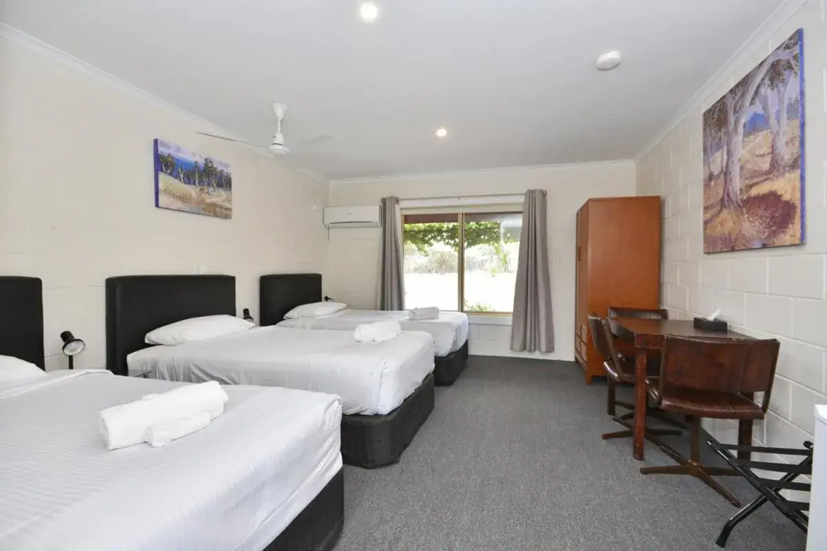 Triple Room in Inglewood Motel and Caravan Park Victoria Triple Room in Inglewood Motel and Caravan Park Victoria