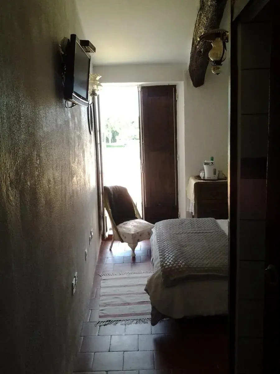 Budget Double Room in Maison De L'Orb Budget Double Room in Maison De L'Orb