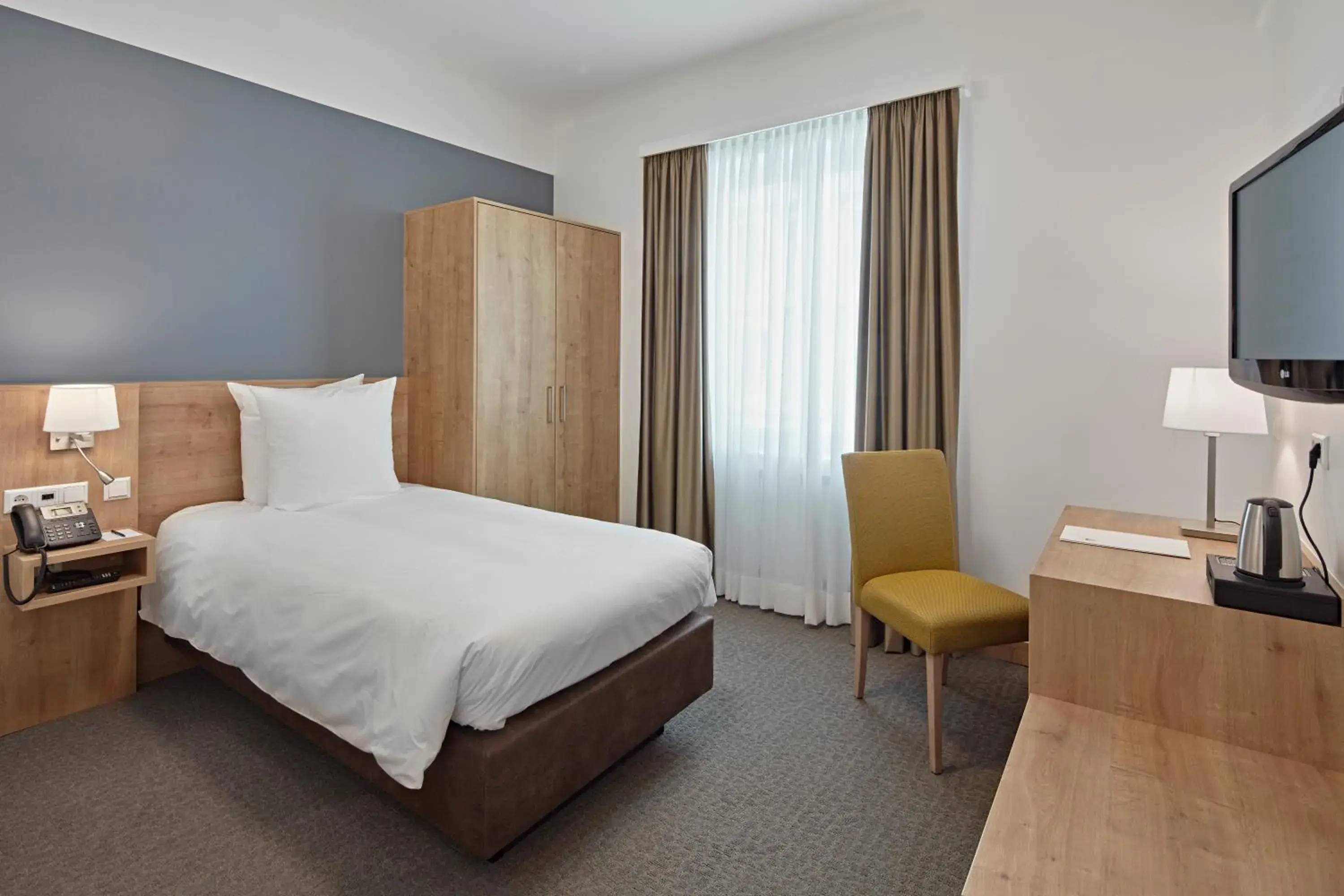 Standard Single Room with Shower in City Hotel Standard Single Room with Shower in City Hotel