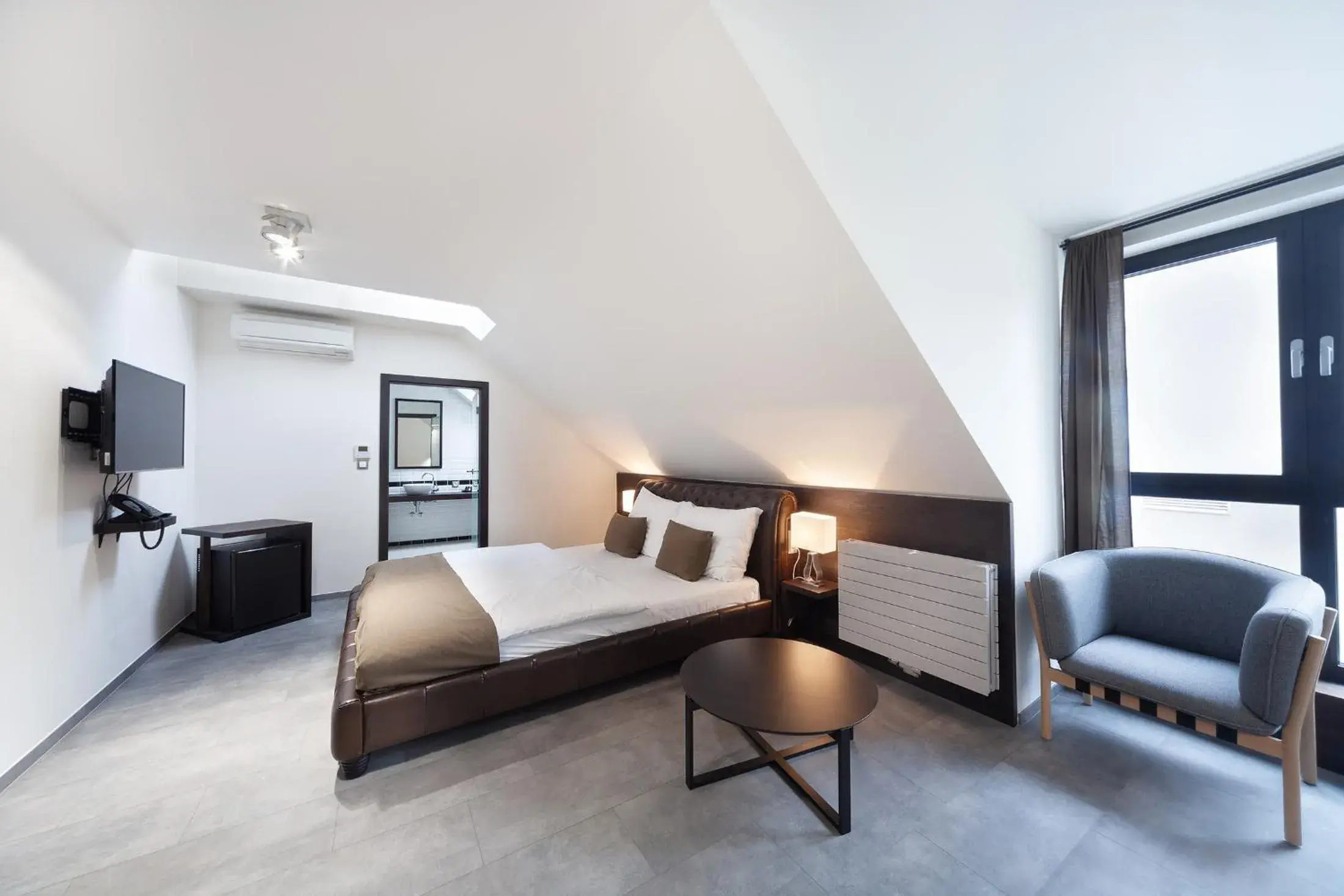 Exclusive Double Room in Hotel Panství Dlouhá Lhota Exclusive Double Room in Hotel Panství Dlouhá Lhota