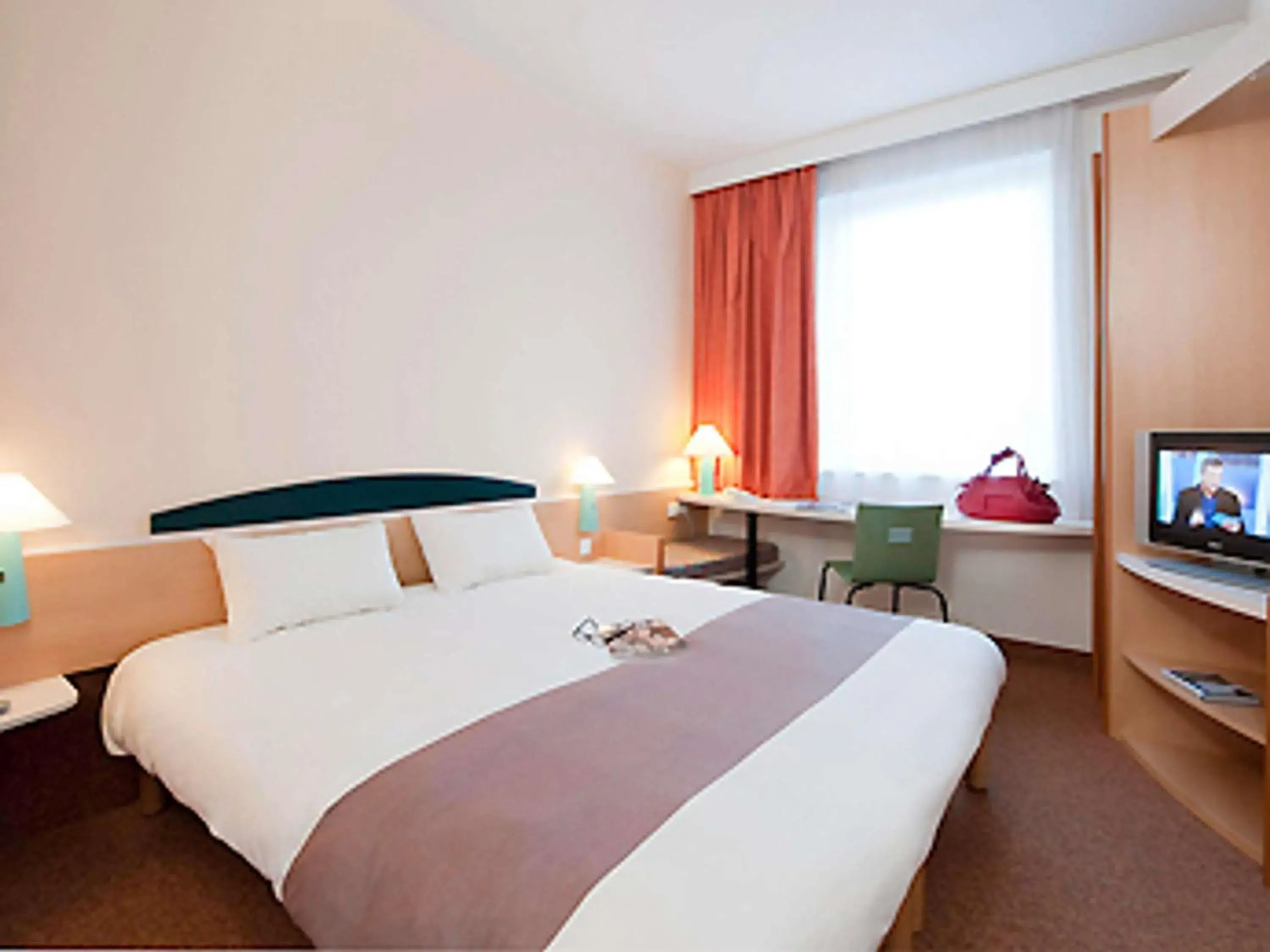 Double Room with new bedding in ibis Luxembourg Sud Double Room with new bedding in ibis Luxembourg Sud