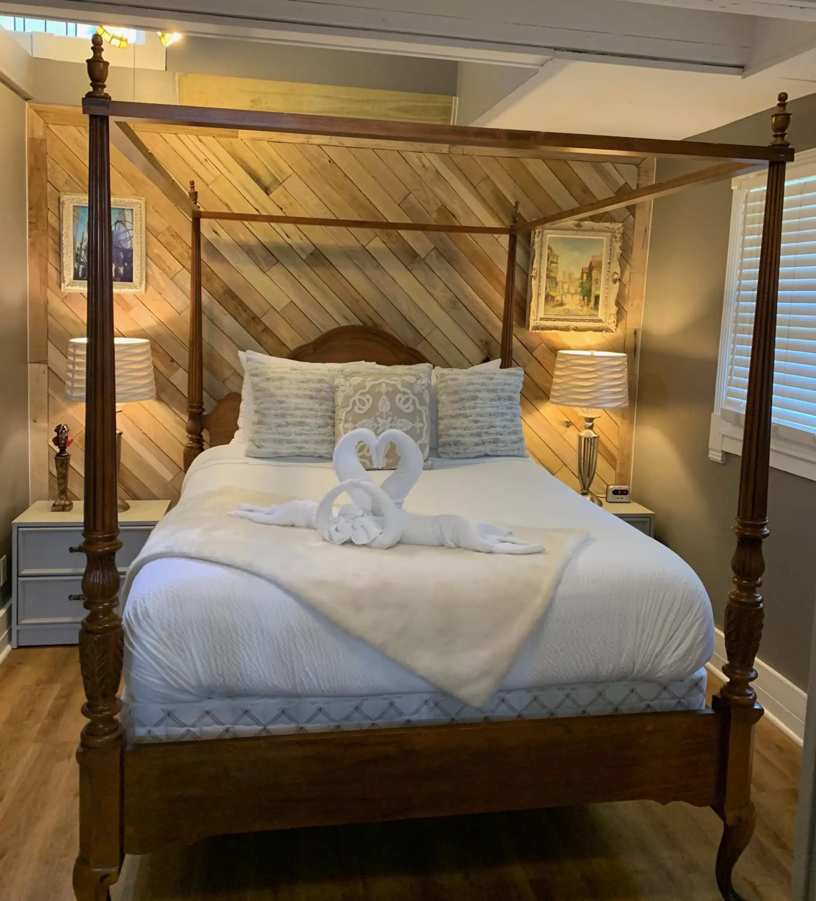 Deluxe Suite with Spa Bath in Peace & Plenty Inn Bed and Breakfast Downtown St Augustine-Adults Only Deluxe Suite with Spa Bath in Peace & Plenty Inn Bed and Breakfast Downtown St Augustine-Adults Only