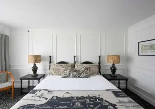 Deluxe King Room in Cow Hollow Inn and Suites Deluxe King Room in Cow Hollow Inn and Suites