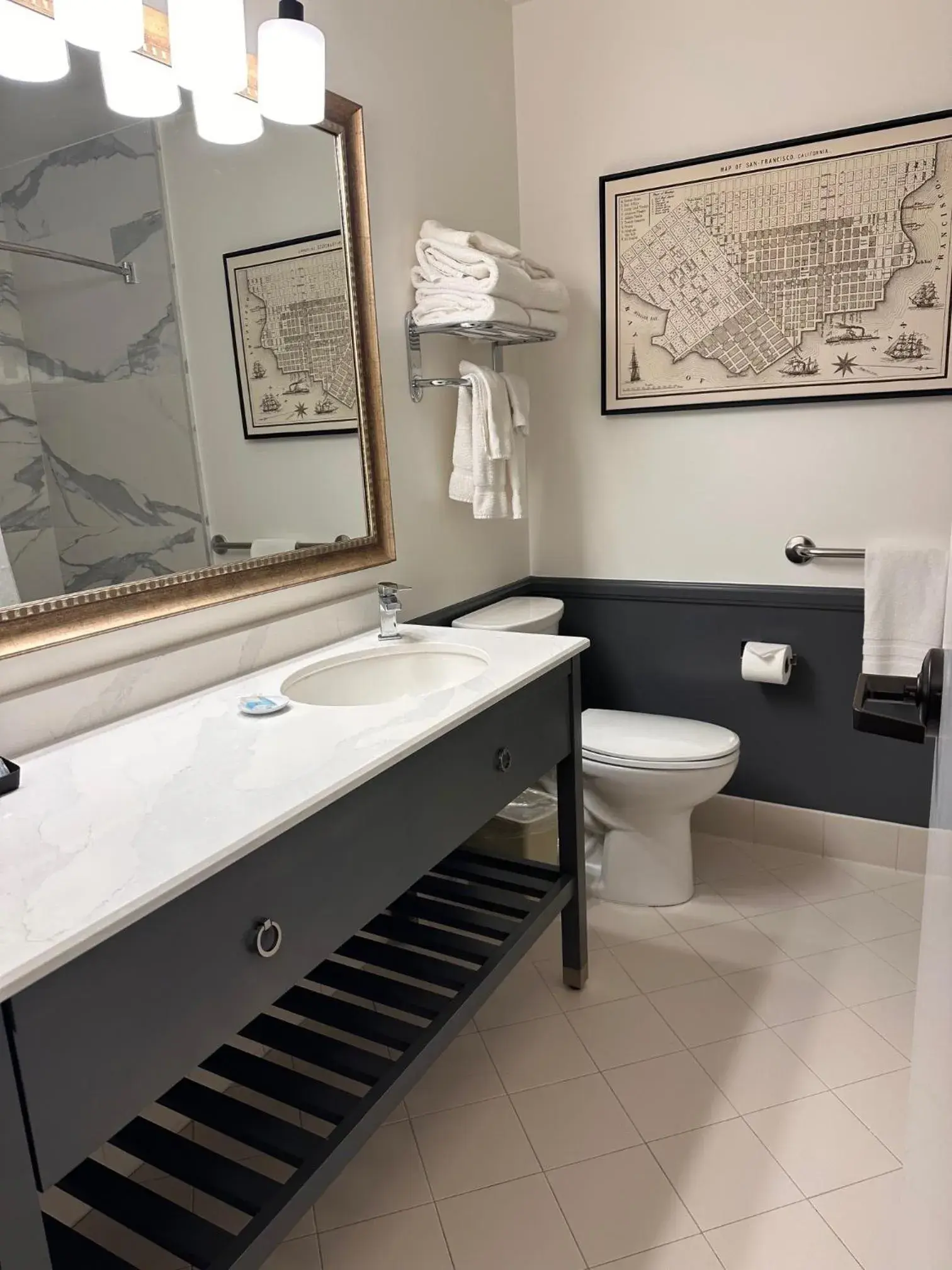 Superior King Room in Cow Hollow Inn and Suites Superior King Room in Cow Hollow Inn and Suites