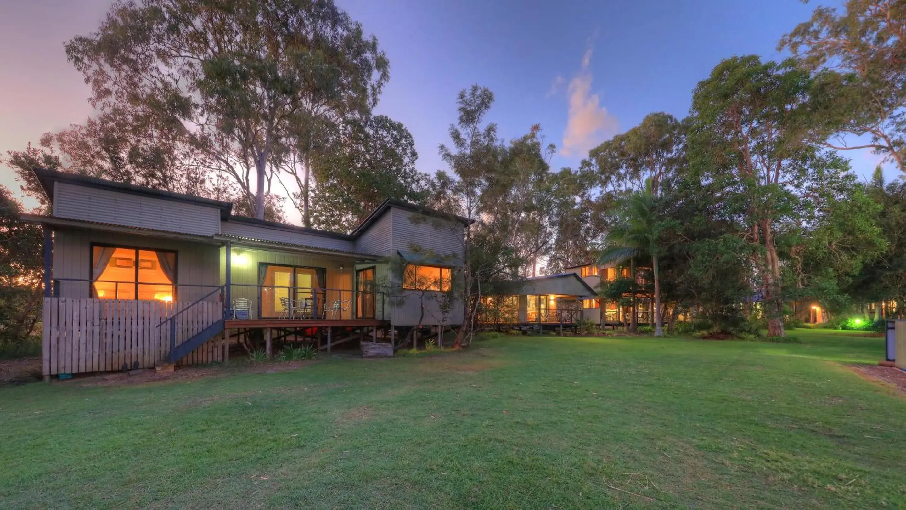 Deluxe Riverfront Lodge in Wooli River Lodges Deluxe Riverfront Lodge in Wooli River Lodges