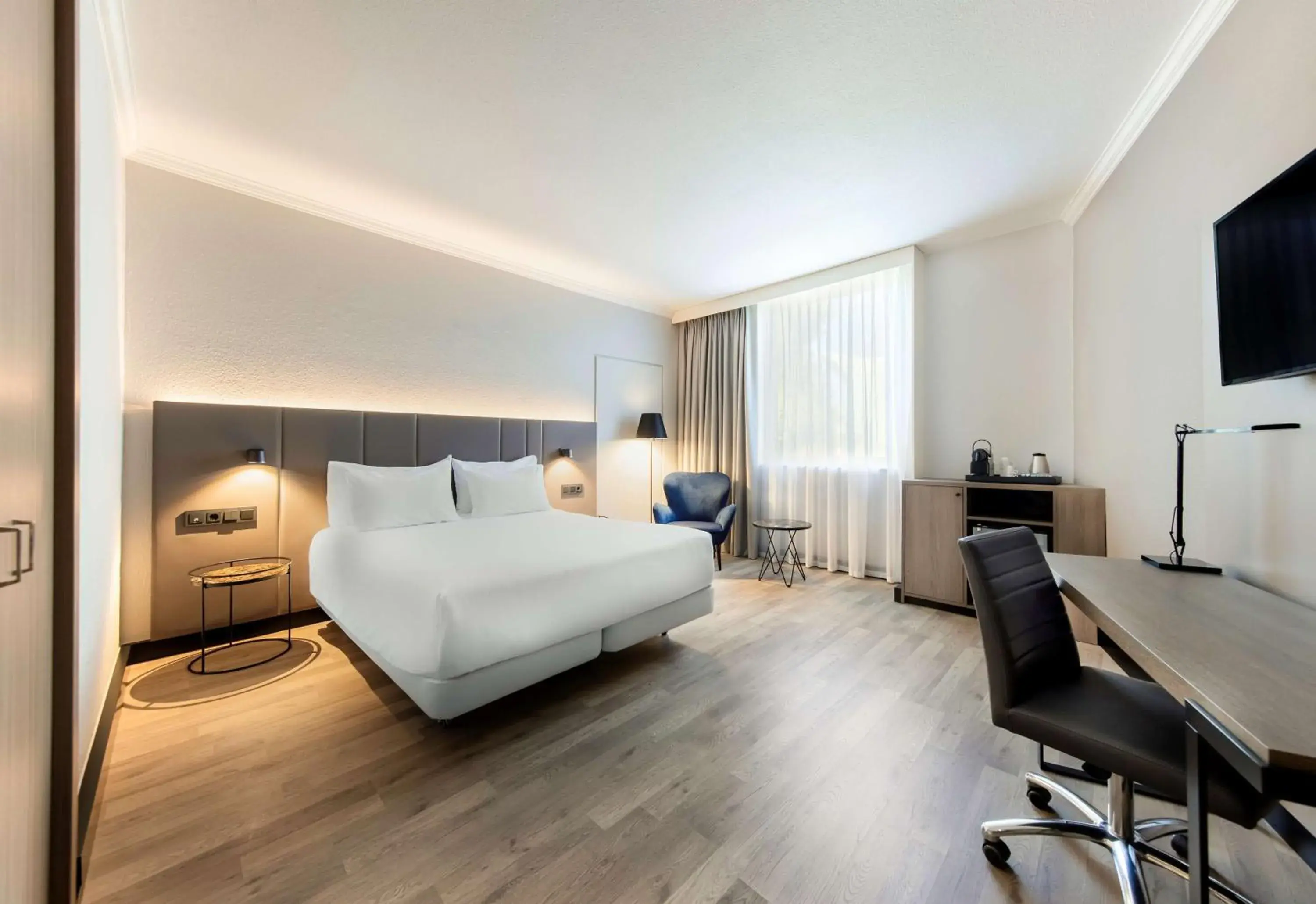 Superior Double or Twin Room Free Parking Promo with breakfast - single occupancy in NH Luxembourg Airport Superior Double or Twin Room Free Parking Promo with breakfast - single occupancy in NH Luxembourg Airport