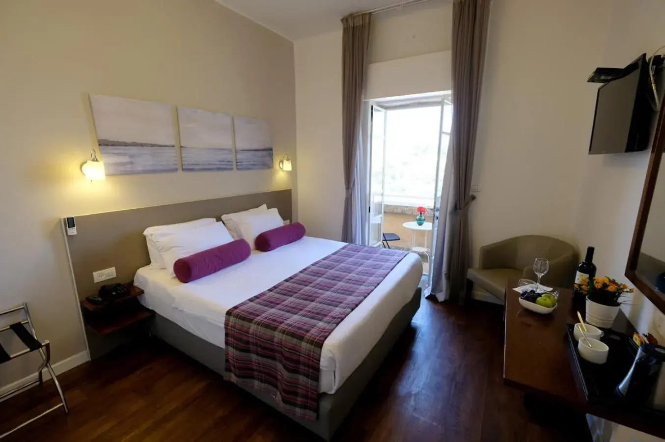 Double Room with City View & Balcony - single occupancy in Scots House Hotel Double Room with City View & Balcony - single occupancy in Scots House Hotel