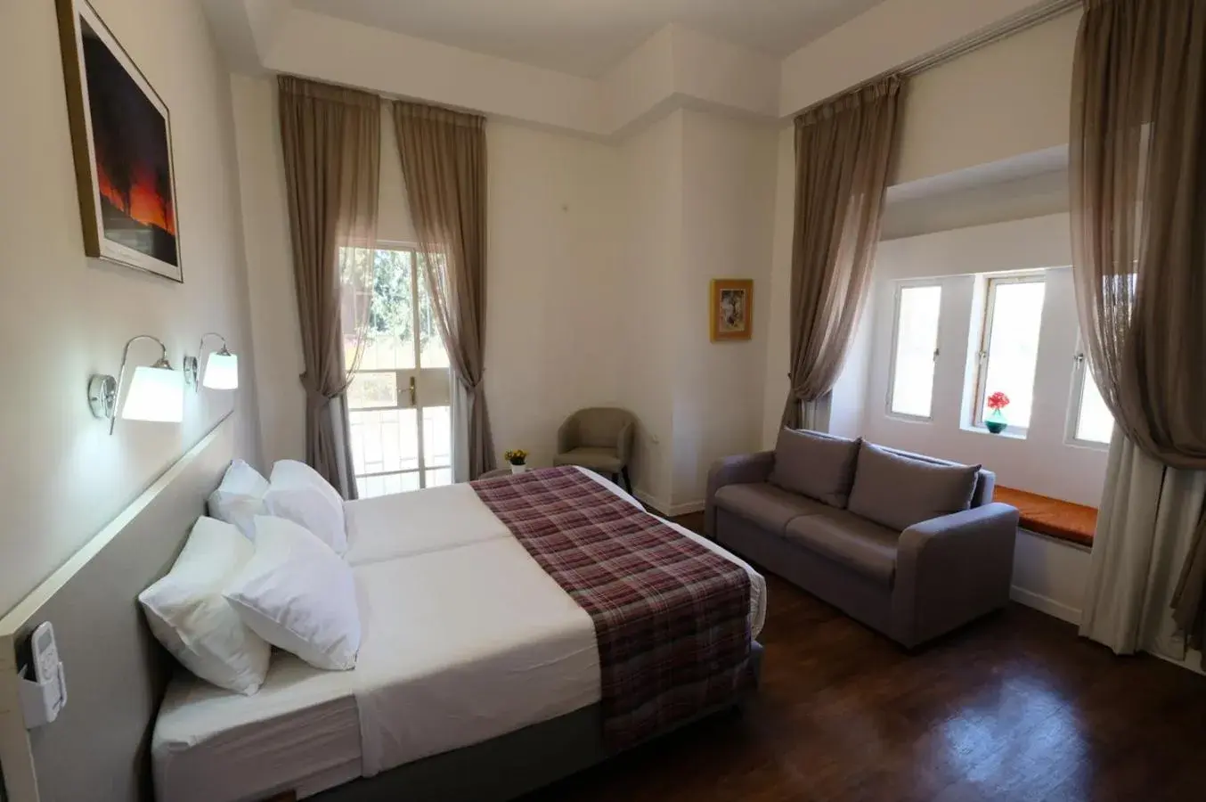 Junior Suite with Balcony - single occupancy in Scots House Hotel Junior Suite with Balcony - single occupancy in Scots House Hotel