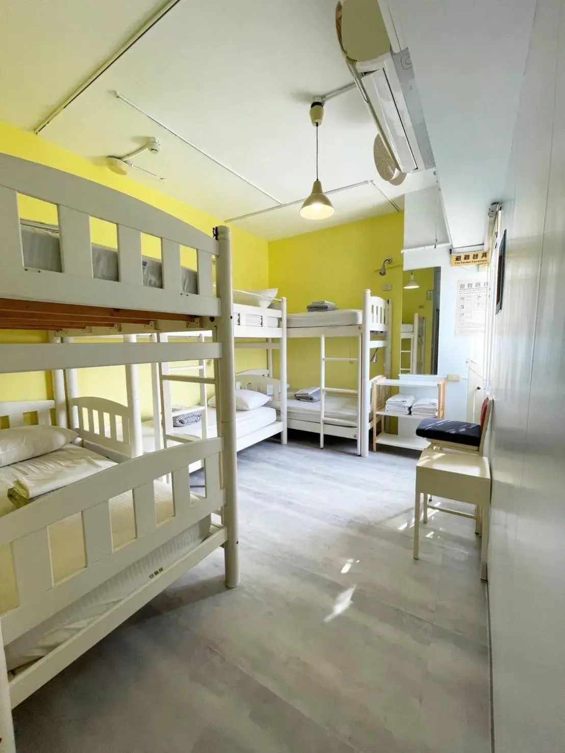 6-Bed Mixed Dormitory Room in 安蘭居旅店 An Lan Jie Hotel 6-Bed Mixed Dormitory Room in 安蘭居旅店 An Lan Jie Hotel