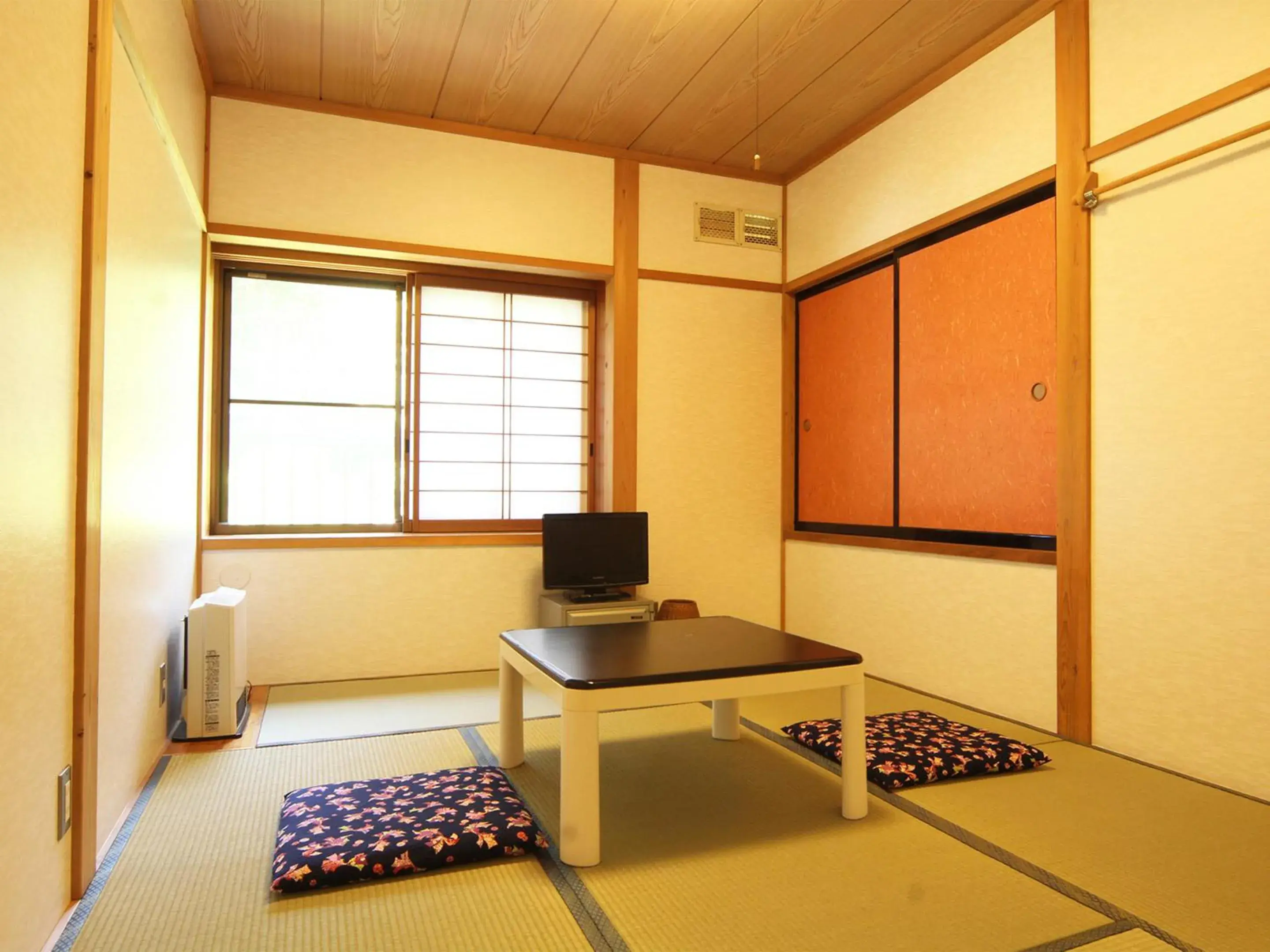 Economy Japanese-Style Room with Shared Bathroom in Oyado Fubuki Economy Japanese-Style Room with Shared Bathroom in Oyado Fubuki
