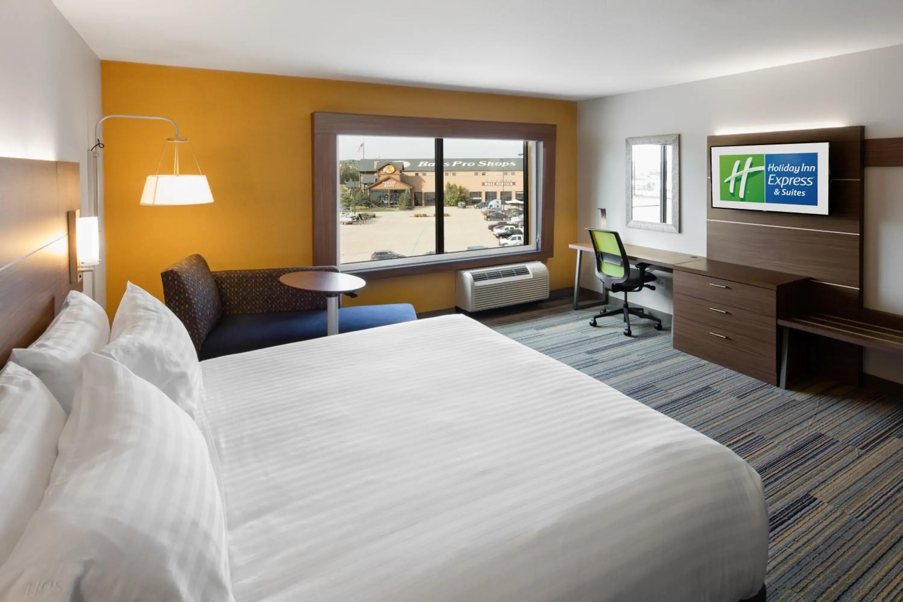 Standard King Room in Holiday Inn Express East Peoria - Riverfront by IHG Standard King Room in Holiday Inn Express East Peoria - Riverfront by IHG