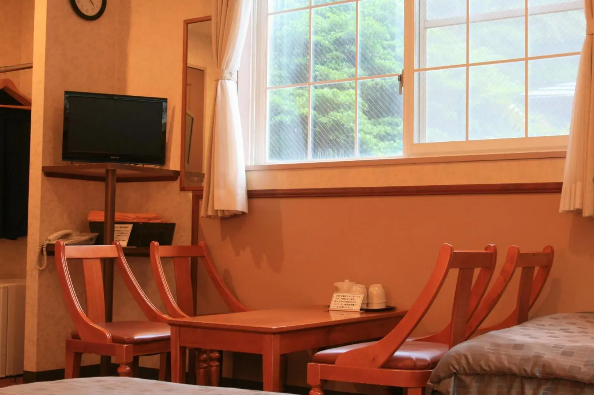 Standard Quadruple Room - Smoking in Atami Hotel Paipuno Kemuri Standard Quadruple Room - Smoking in Atami Hotel Paipuno Kemuri